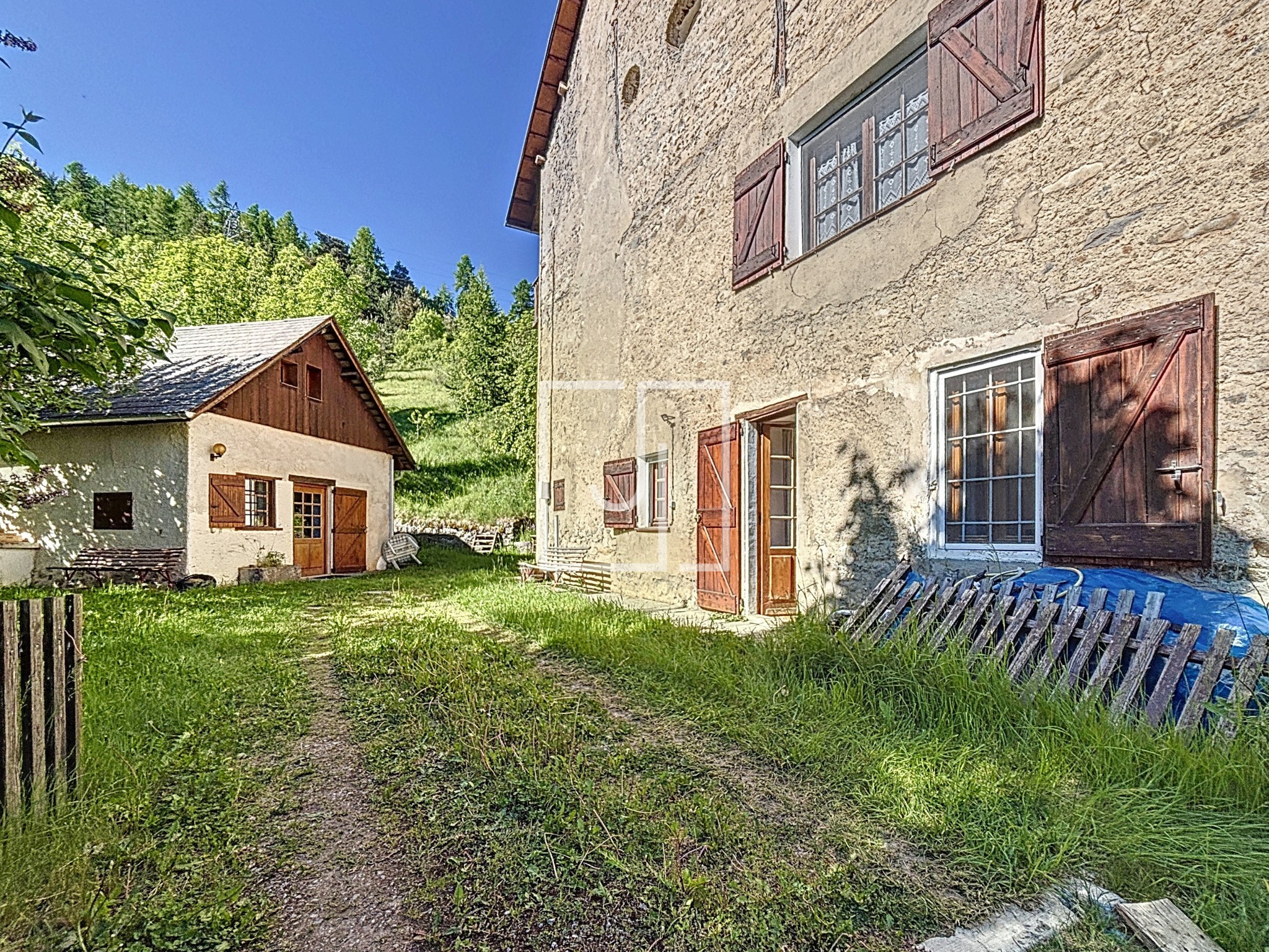 Bien immobilier à vendre à Enchastrayes, 645 m², 10 pièces – photo 3 sur 20