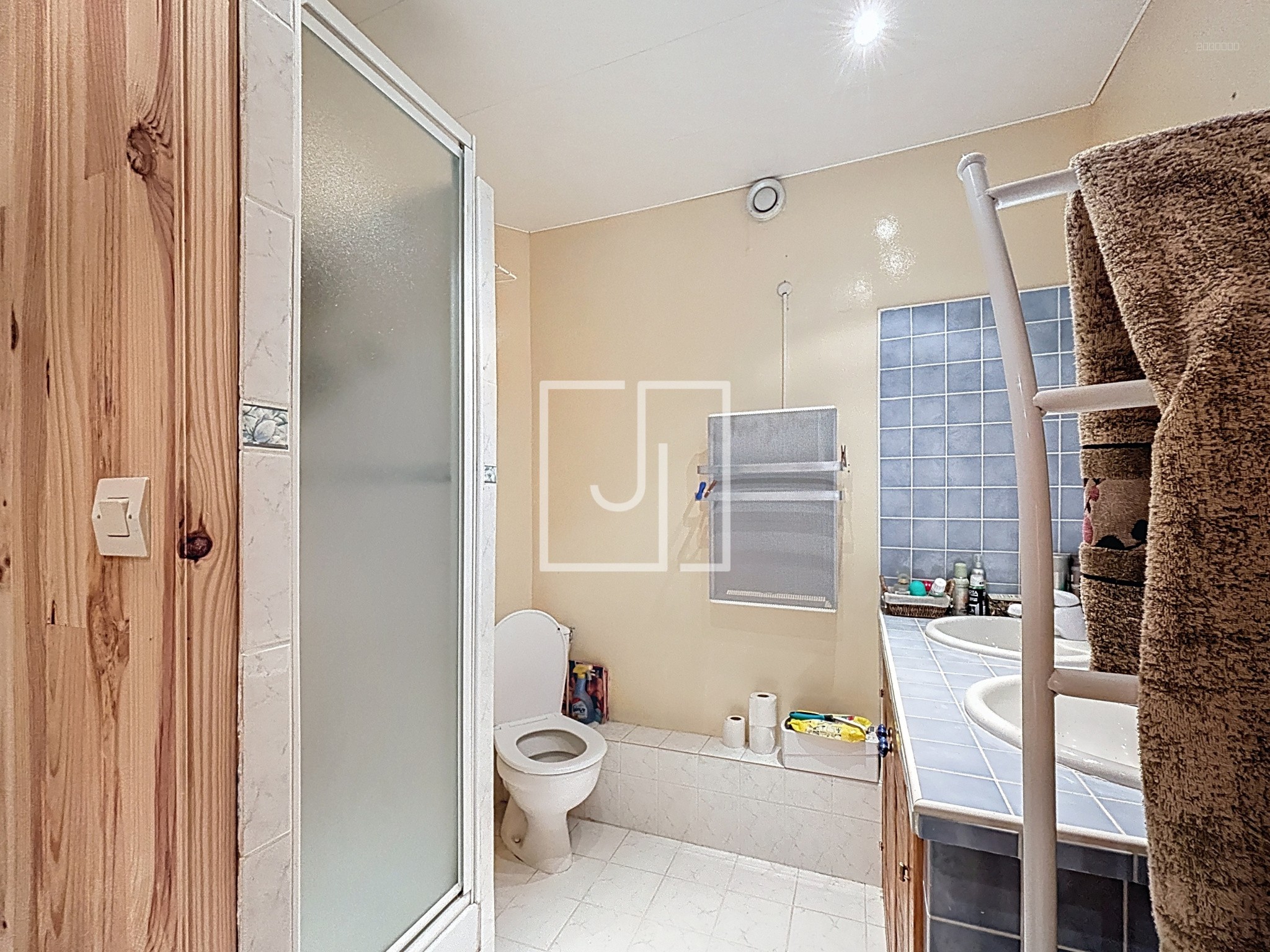 À VENDRE Appartement 3 chambres avec balcon, cave et grenier 70 m2 Jausiers (04) — photo 11