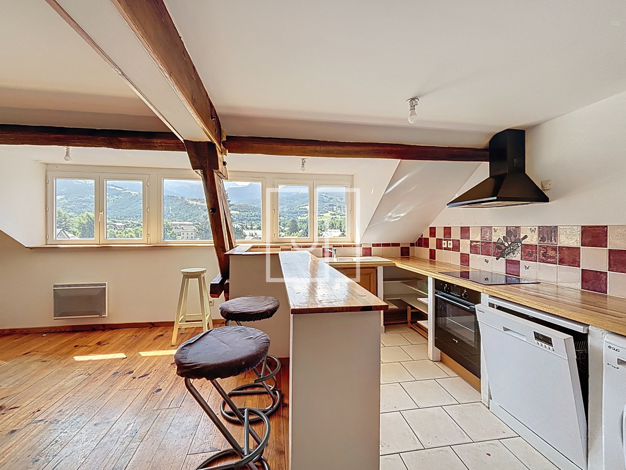 Bien immobilier à vendre à Jausiers, 55 m², 3 pièces – photo 1 sur 11