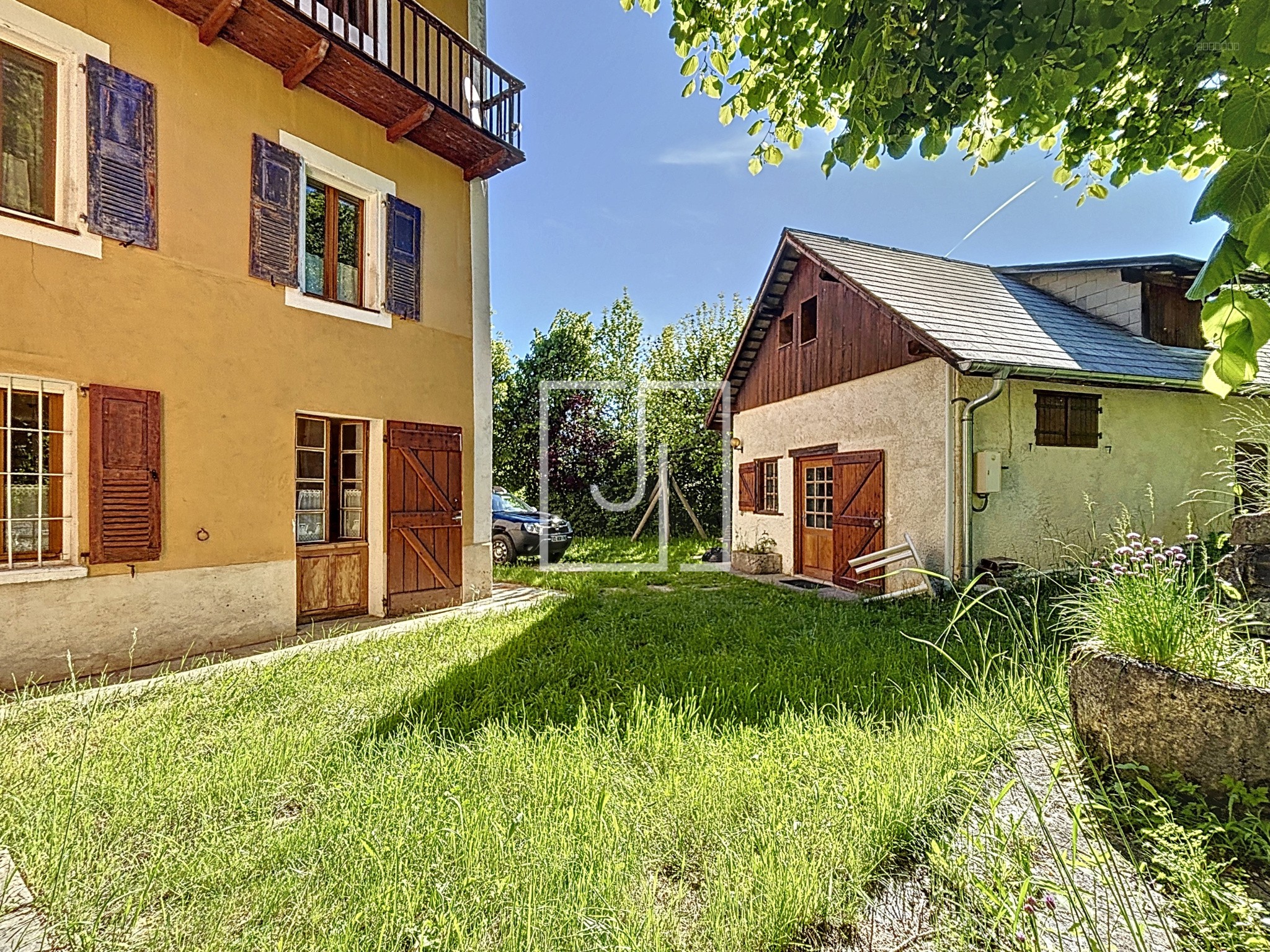 Bien immobilier à vendre à Enchastrayes, 645 m², 10 pièces – photo 1 sur 20