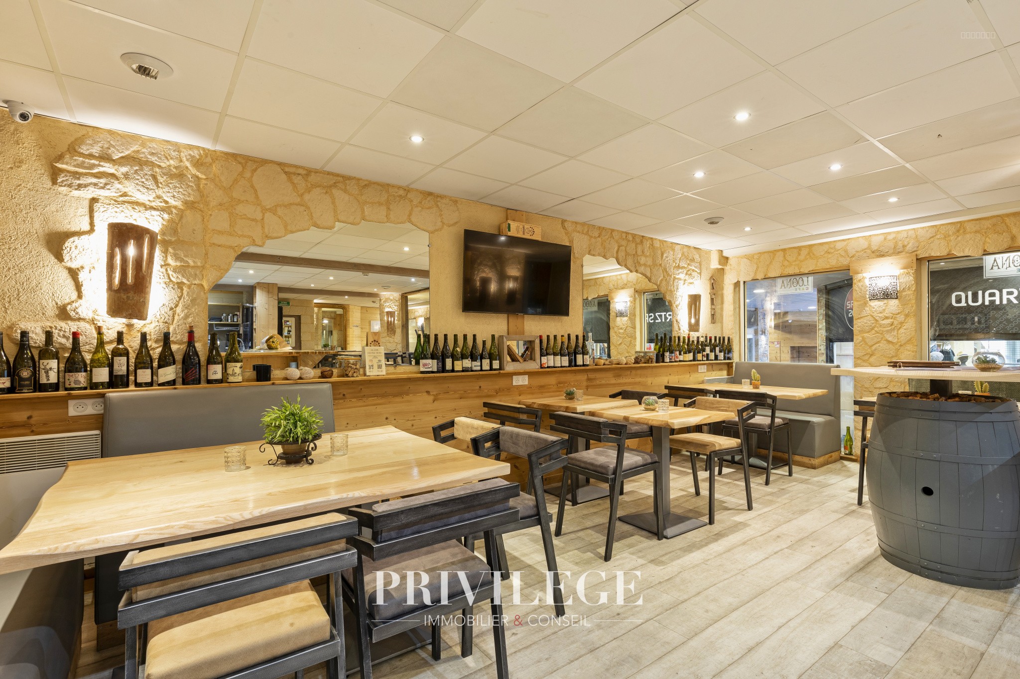 Fonds de commerce à vendre à Isola, 800 m² – photo 1 sur 11