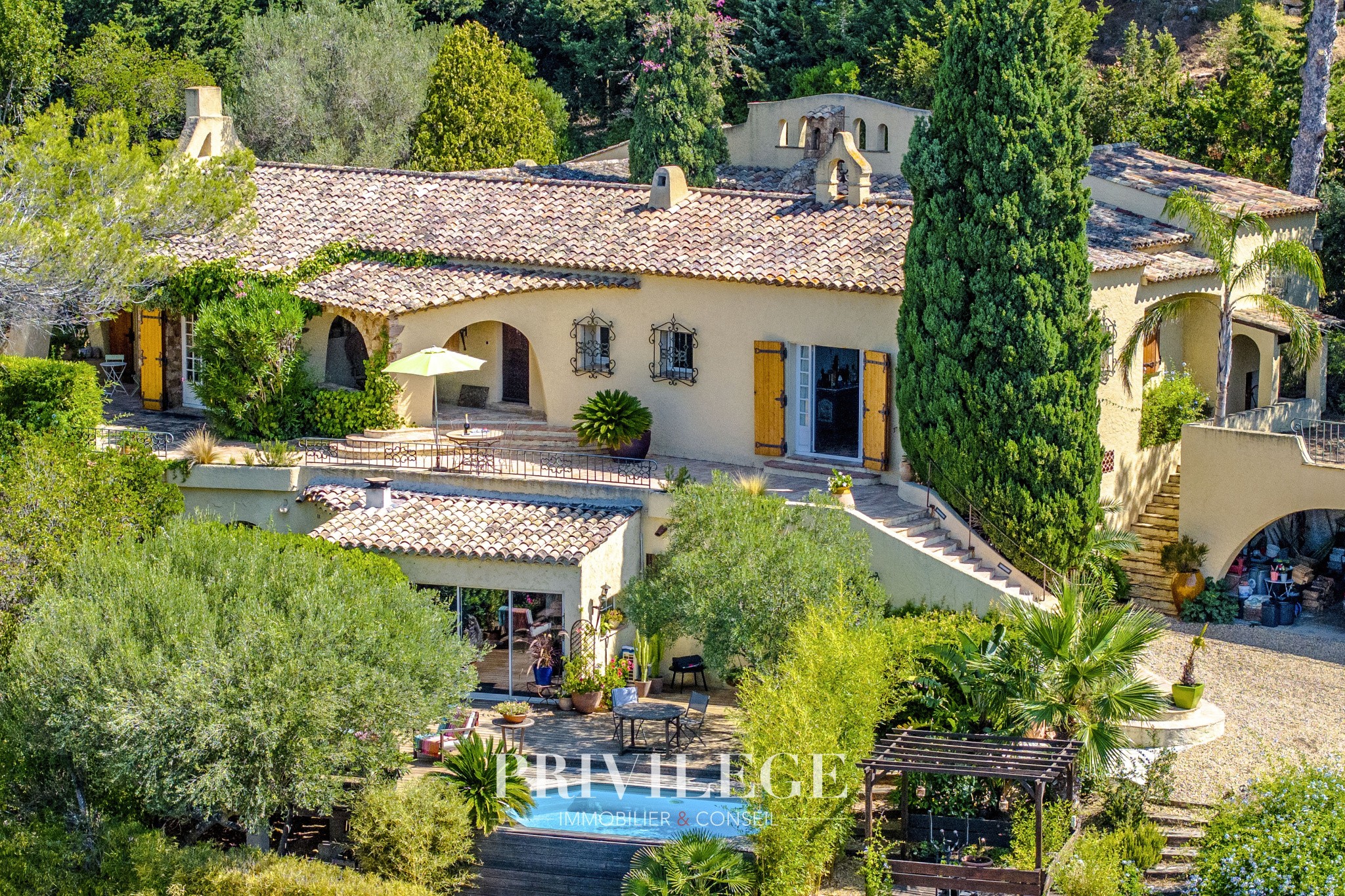 Bien immobilier à vendre à Puget sur argens, 280 m², 7 pièces – photo 2 sur 20