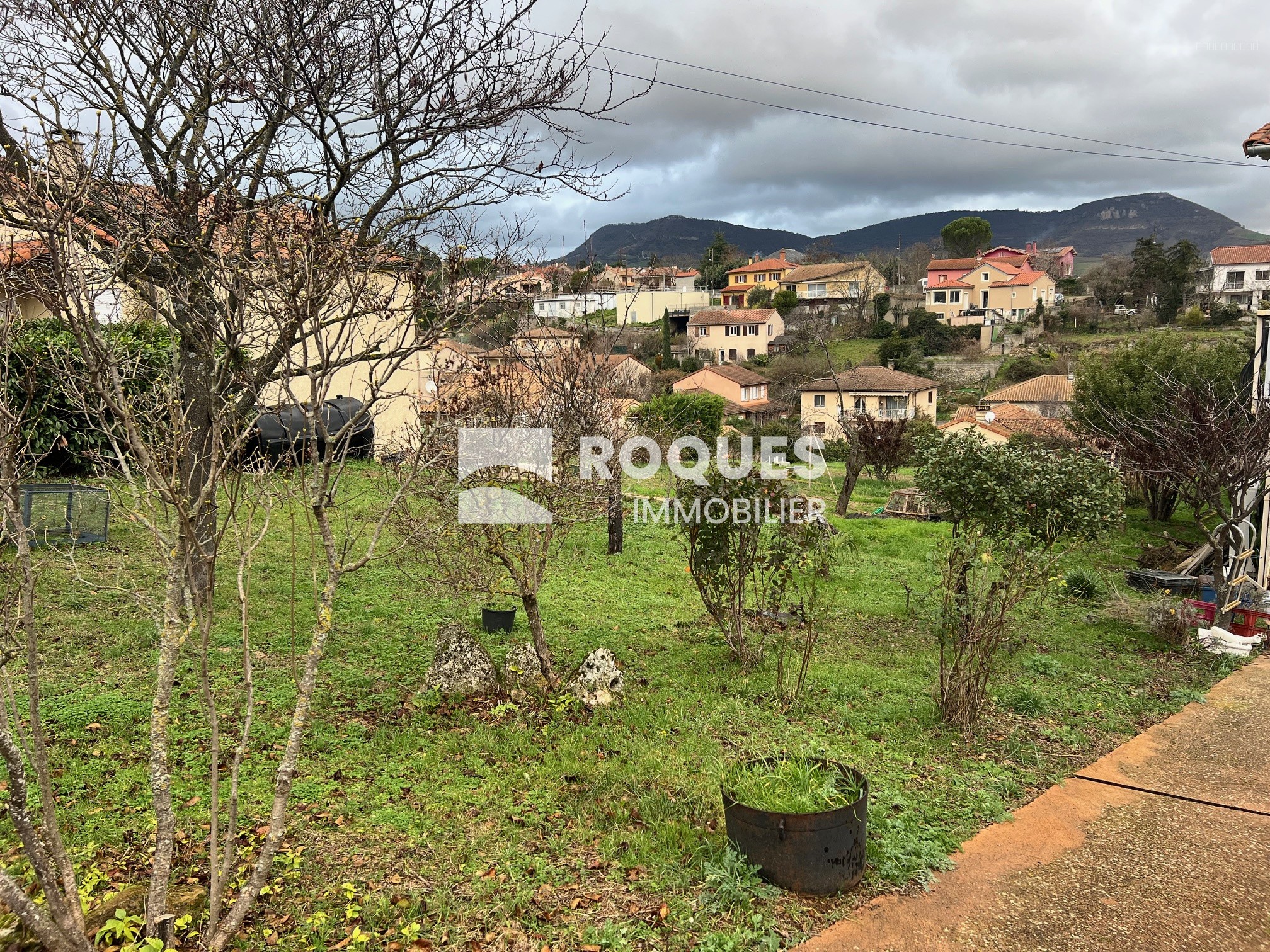 A vendre à Millau une maison T8 avec garage piscine pool house et jardin — photo 19