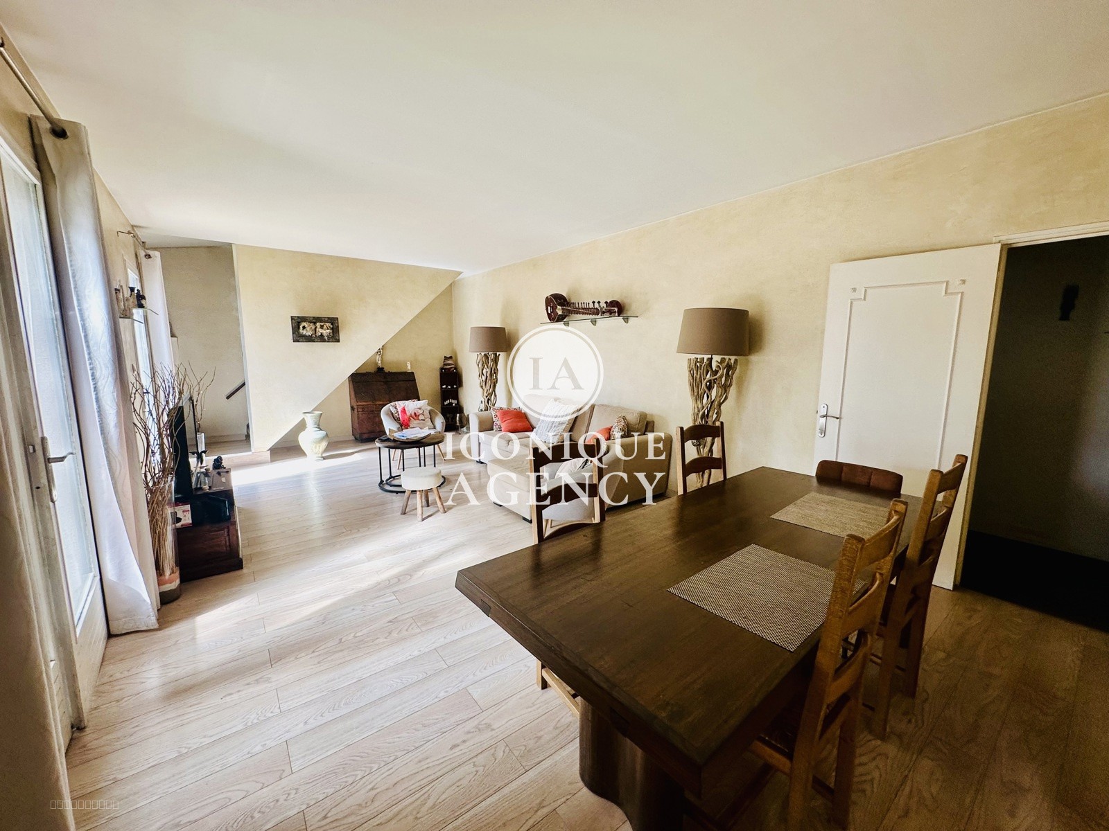 À VENDRE  EN EXCLU  MAISON INDIVIDUELLE À MOUGINS   À RAFRAÎCHIR — photo 4