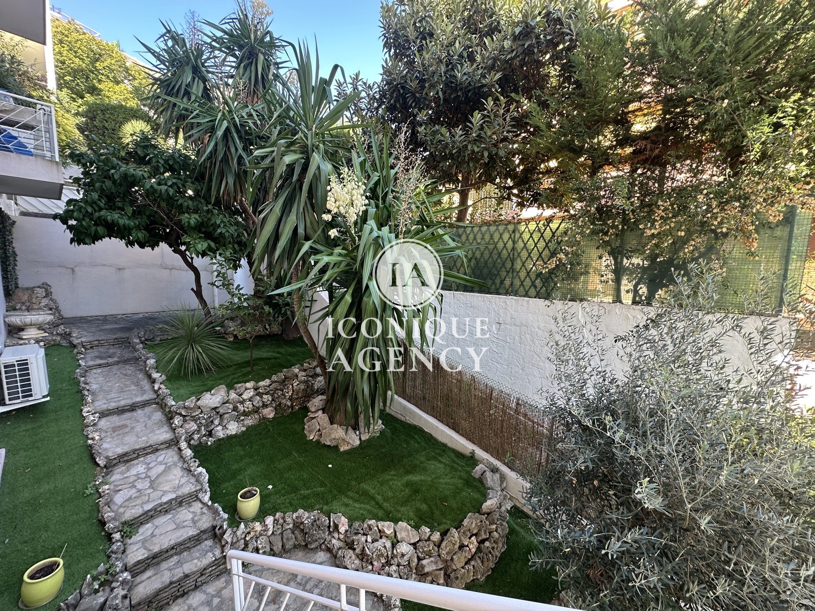 À vendre   2 pièces de 50 m2 en angle avec jardin privatif de 93m2   Le Cannet Centre — photo 11