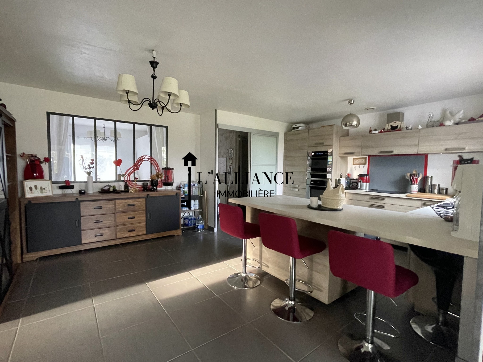 Belle maison de plain-pied de 170 m2   5 chambres   Grand jardin et dépendances   Proche commodités — photo 3