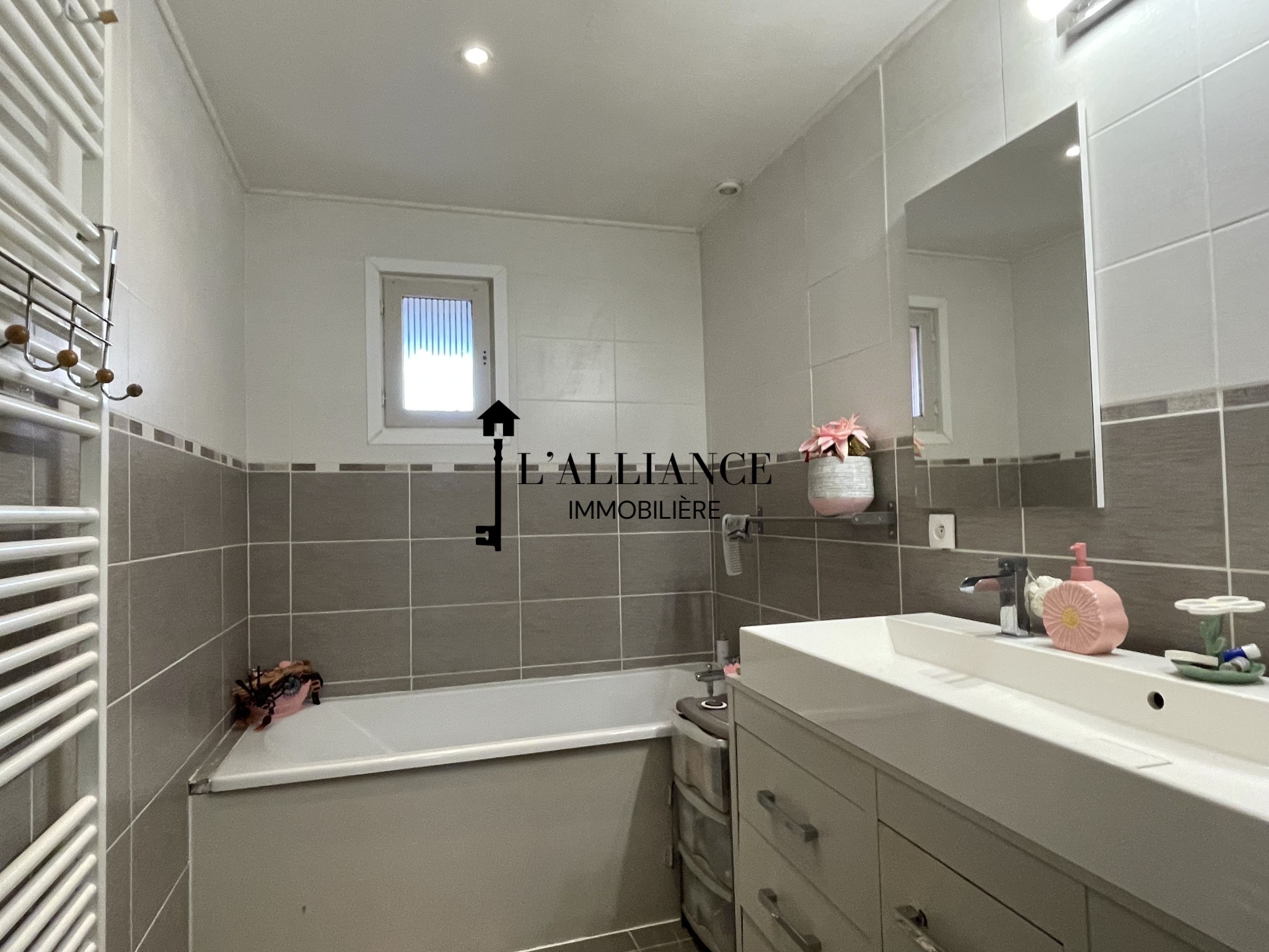 Belle maison de plain-pied de 170 m2   5 chambres   Grand jardin et dépendances   Proche commodités — photo 8