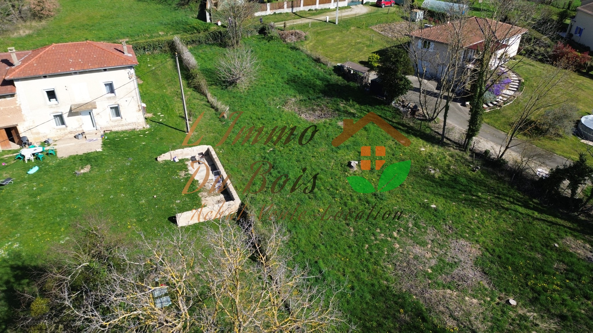 Bien immobilier à vendre à Bellegarde poussieu, 550 m² – photo 2 sur 3