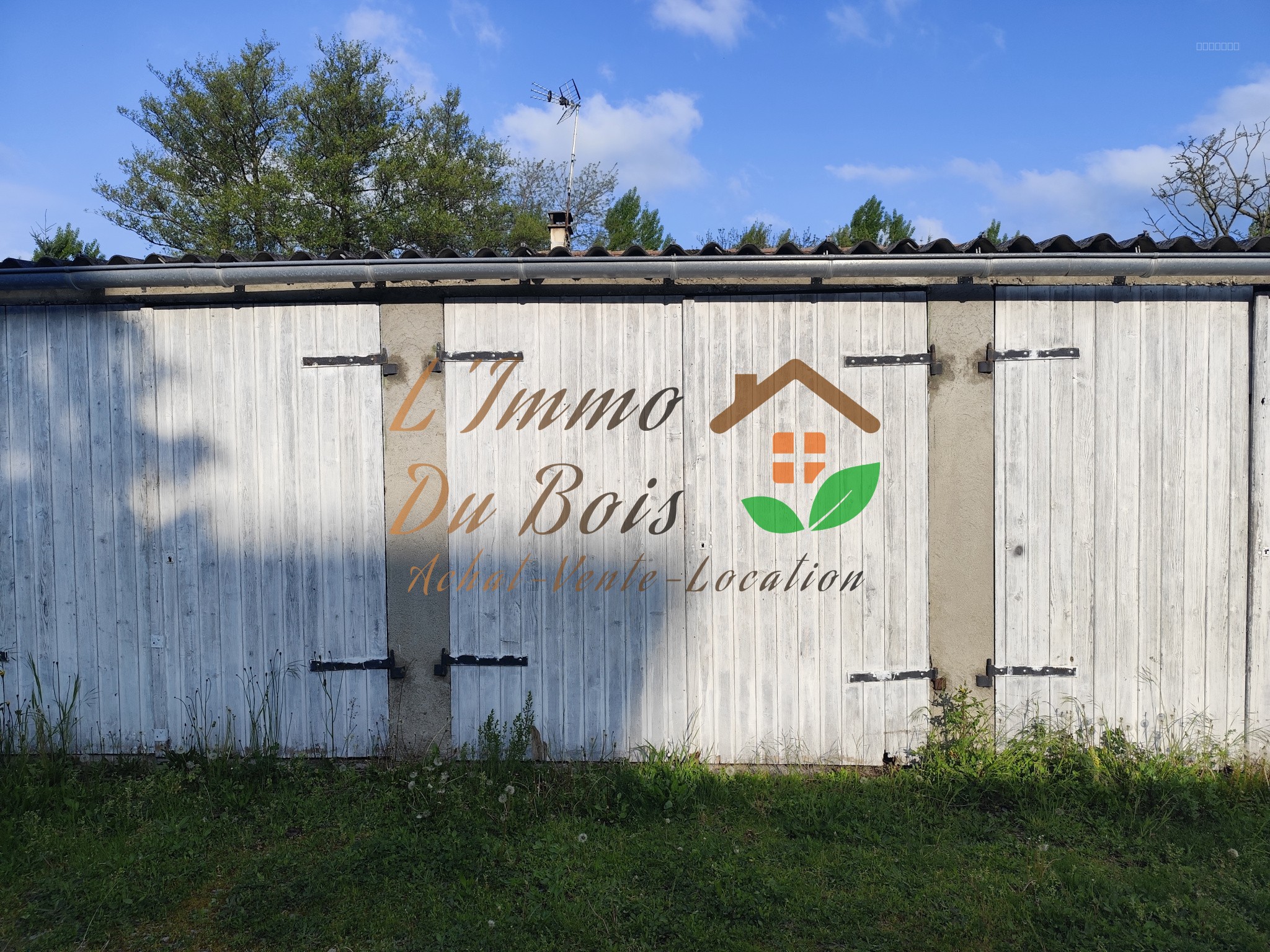 Garage à louer à L horme, 1 317 m² – photo 1 sur 3