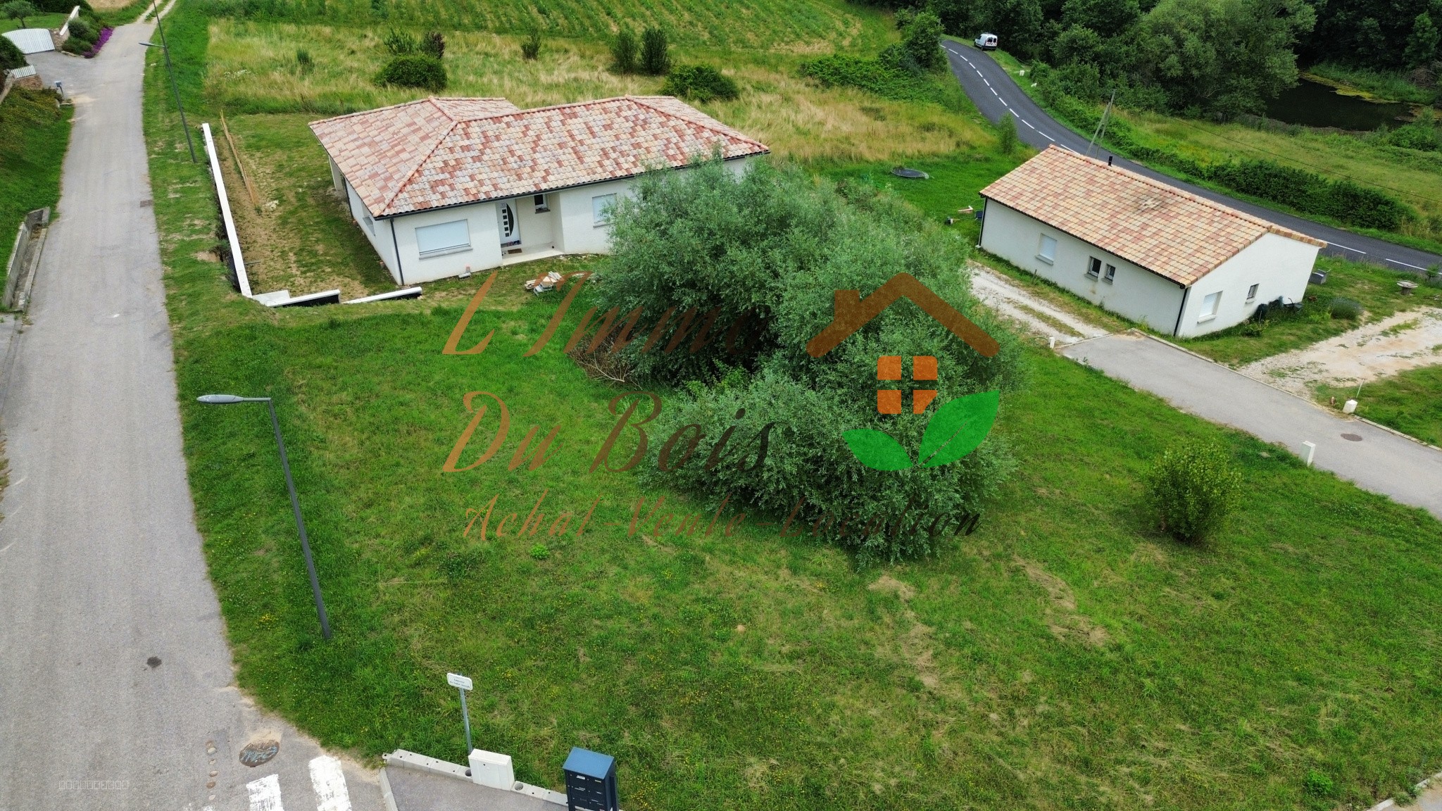 Terrain à vendre à Ozon, 943 m² – photo 2 sur 2