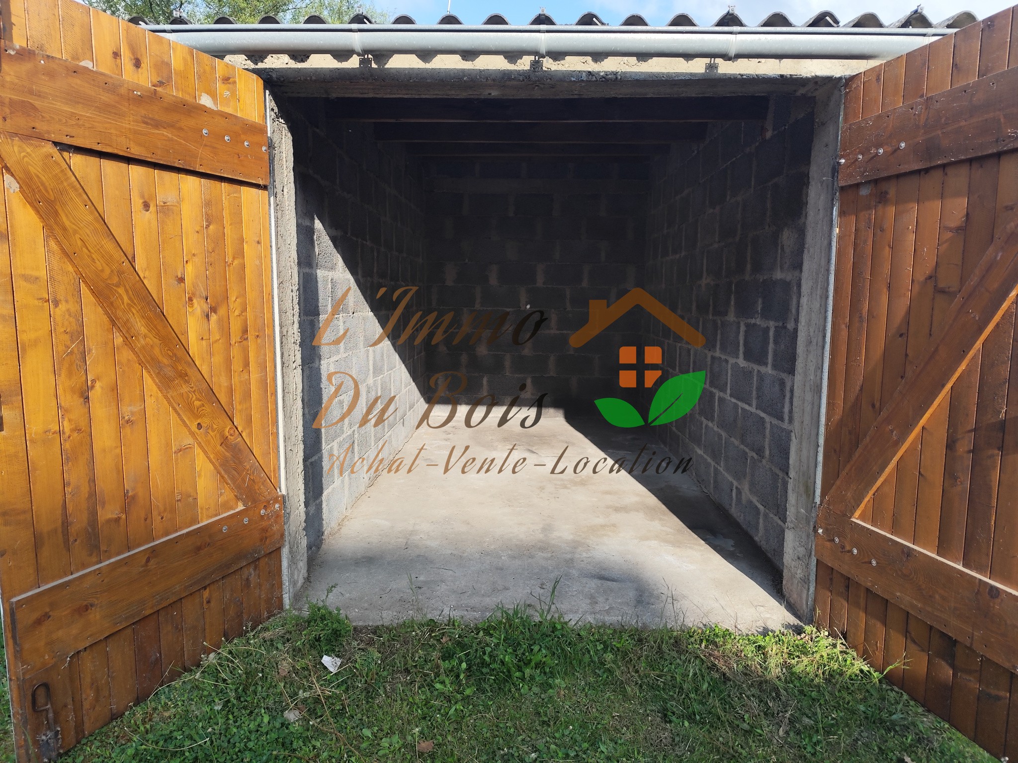 Garage à louer à L horme, 1 317 m² – photo 2 sur 3