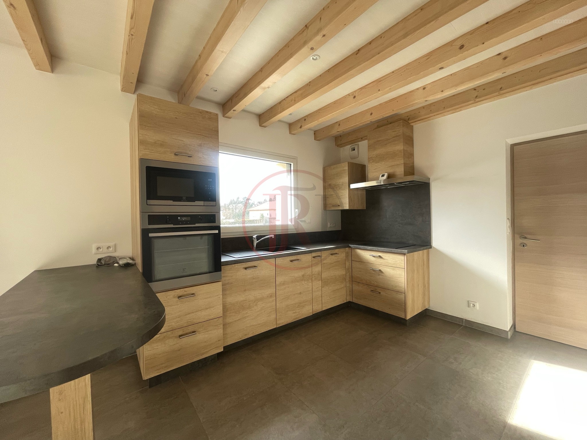 Maison en duplex T5 avec grande terrasse et garage — photo 3