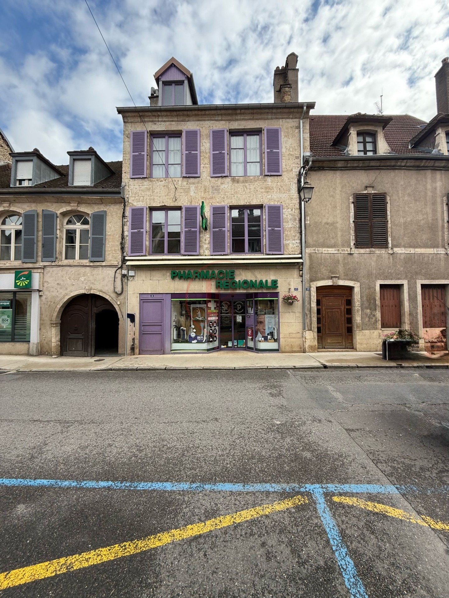 Immeuble à vendre à Ornans, 208 m² – photo 1 sur 1