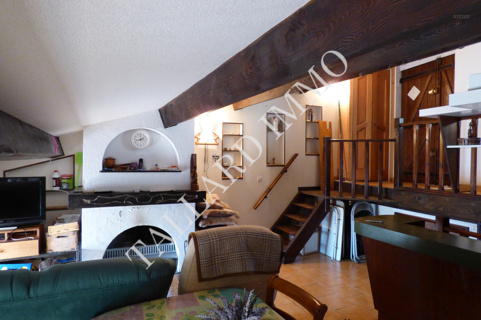 Maison à vendre à Claret, 500 m², 3 pièces – photo 3 sur 9