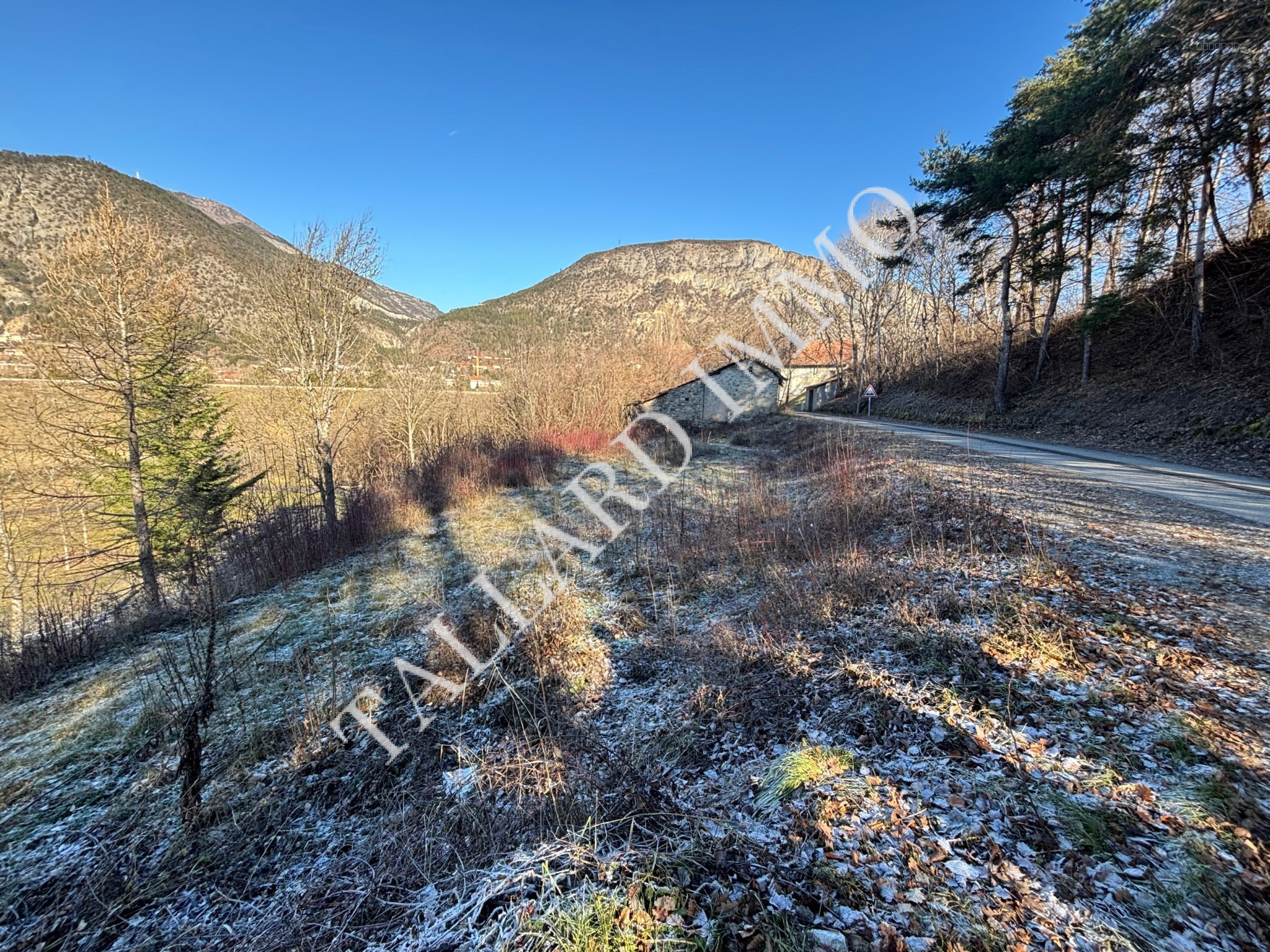 Terrain à vendre à Rochebrune, 545 m² – photo 3 sur 3