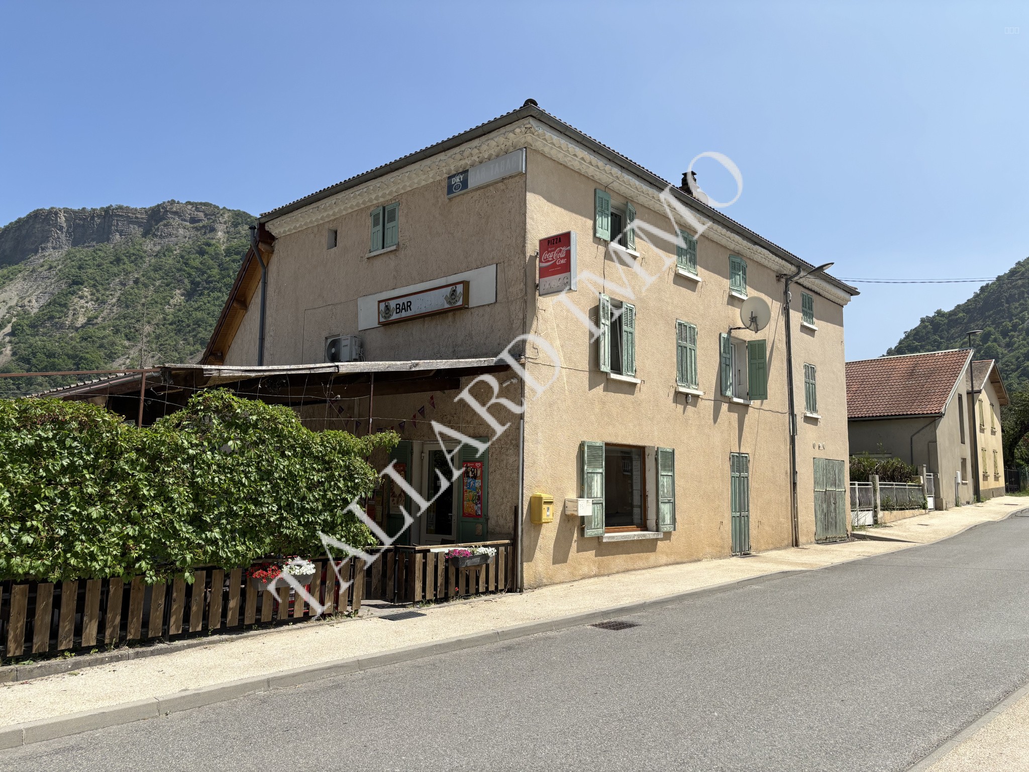 Maison à vendre à Rochebrune, 27 m², 10 pièces – photo 1 sur 20