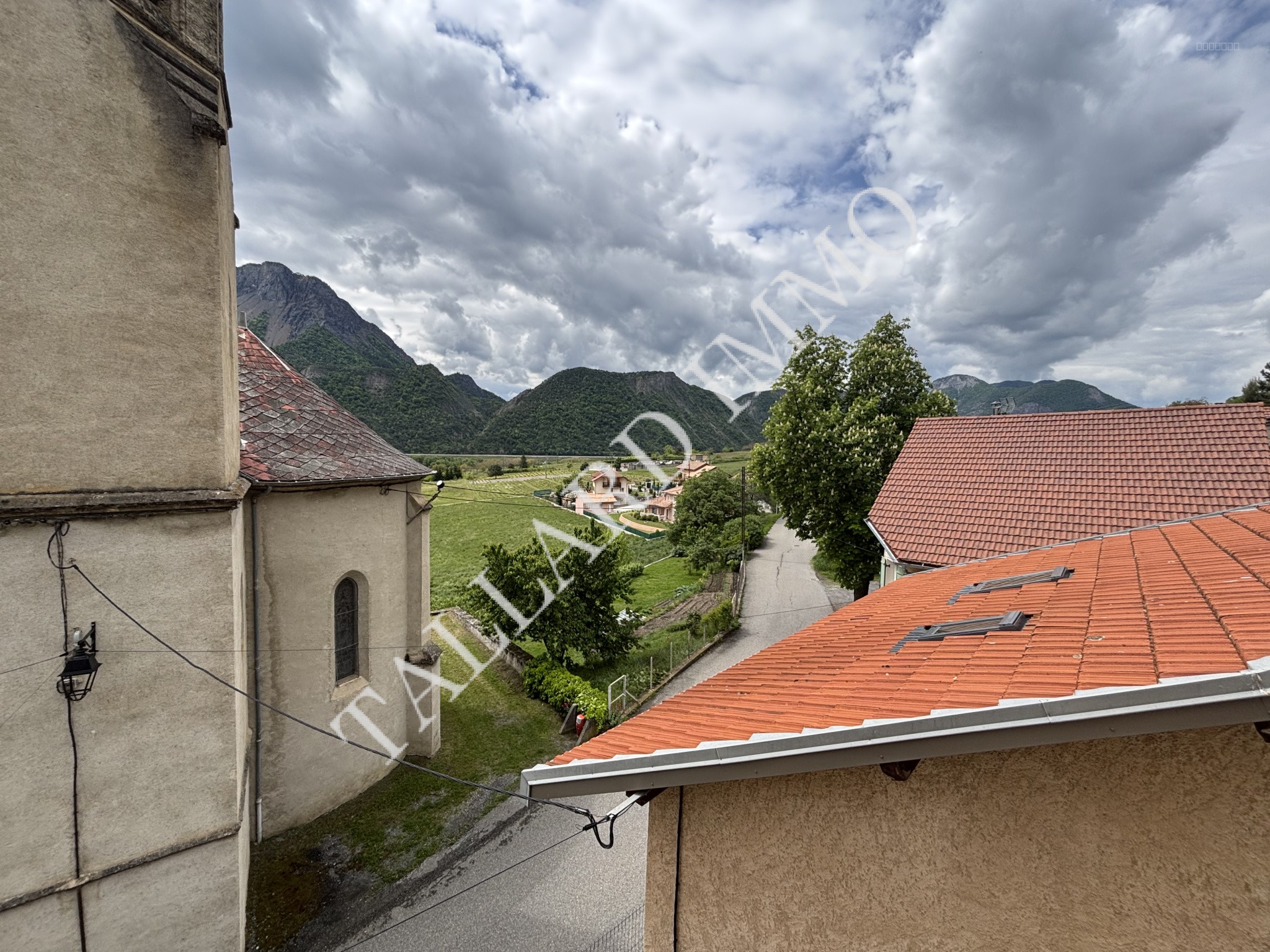Bien immobilier à vendre à Espinasses, 45 m², 4 pièces – photo 1 sur 15