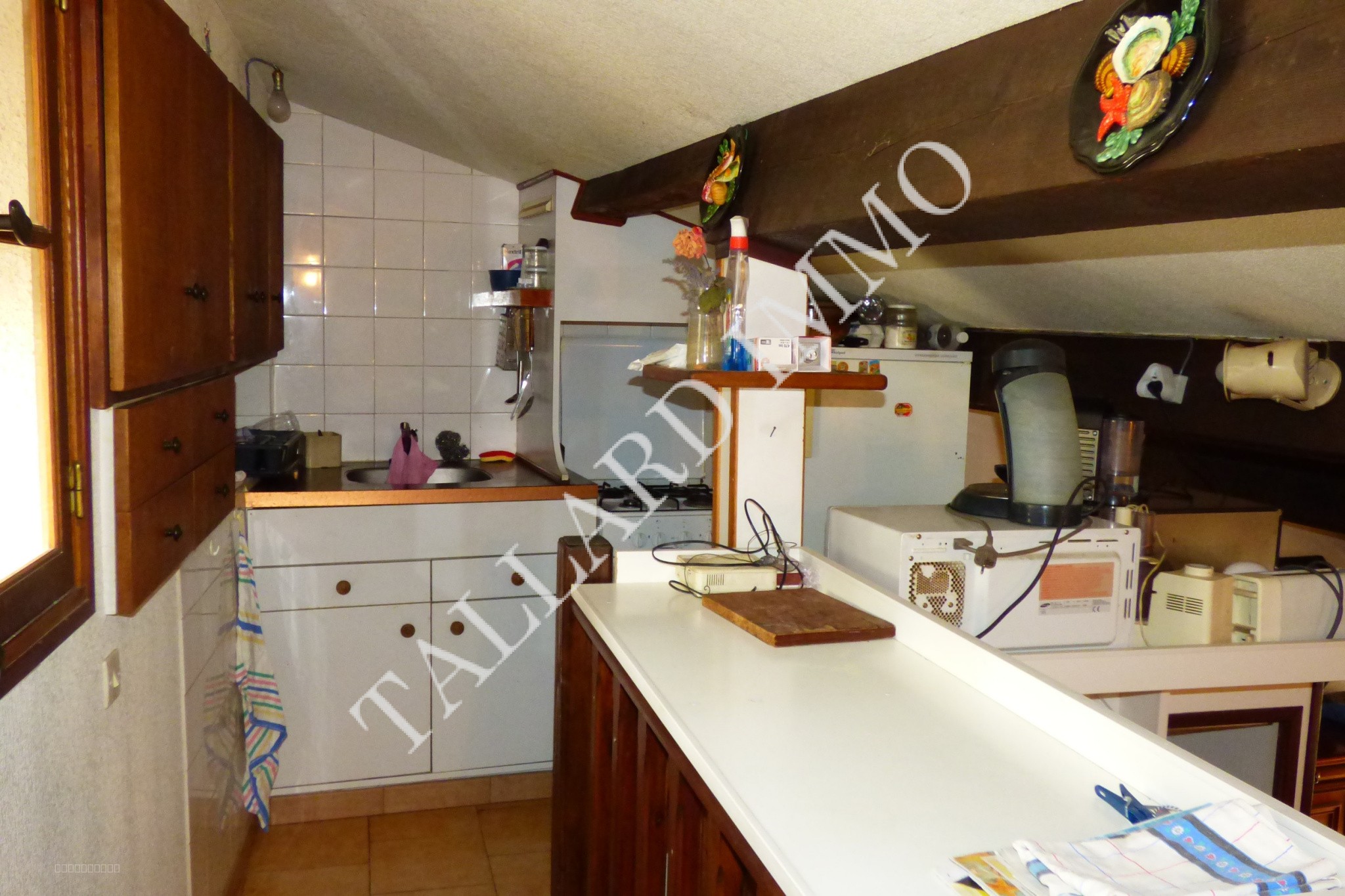 Maison à vendre à Claret, 500 m², 3 pièces – photo 2 sur 9