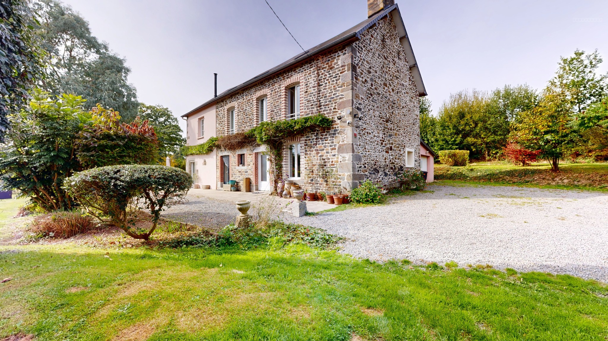 Maison à vendre à St georges de livoye, 253 m², 7 pièces – photo 1 sur 20