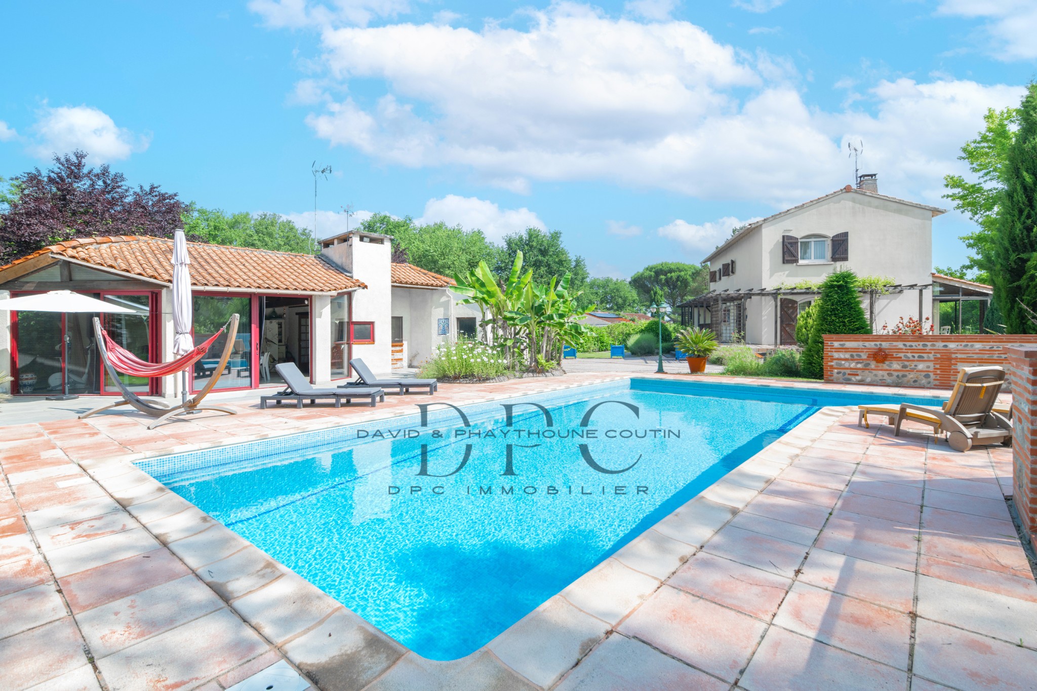 VILLA T9 - PISCINE - DEPENDANCES / POOL-HOUSE - DOUBLE GARAGE - GRAND JARDIN - DPE CLASSE C — photo 2