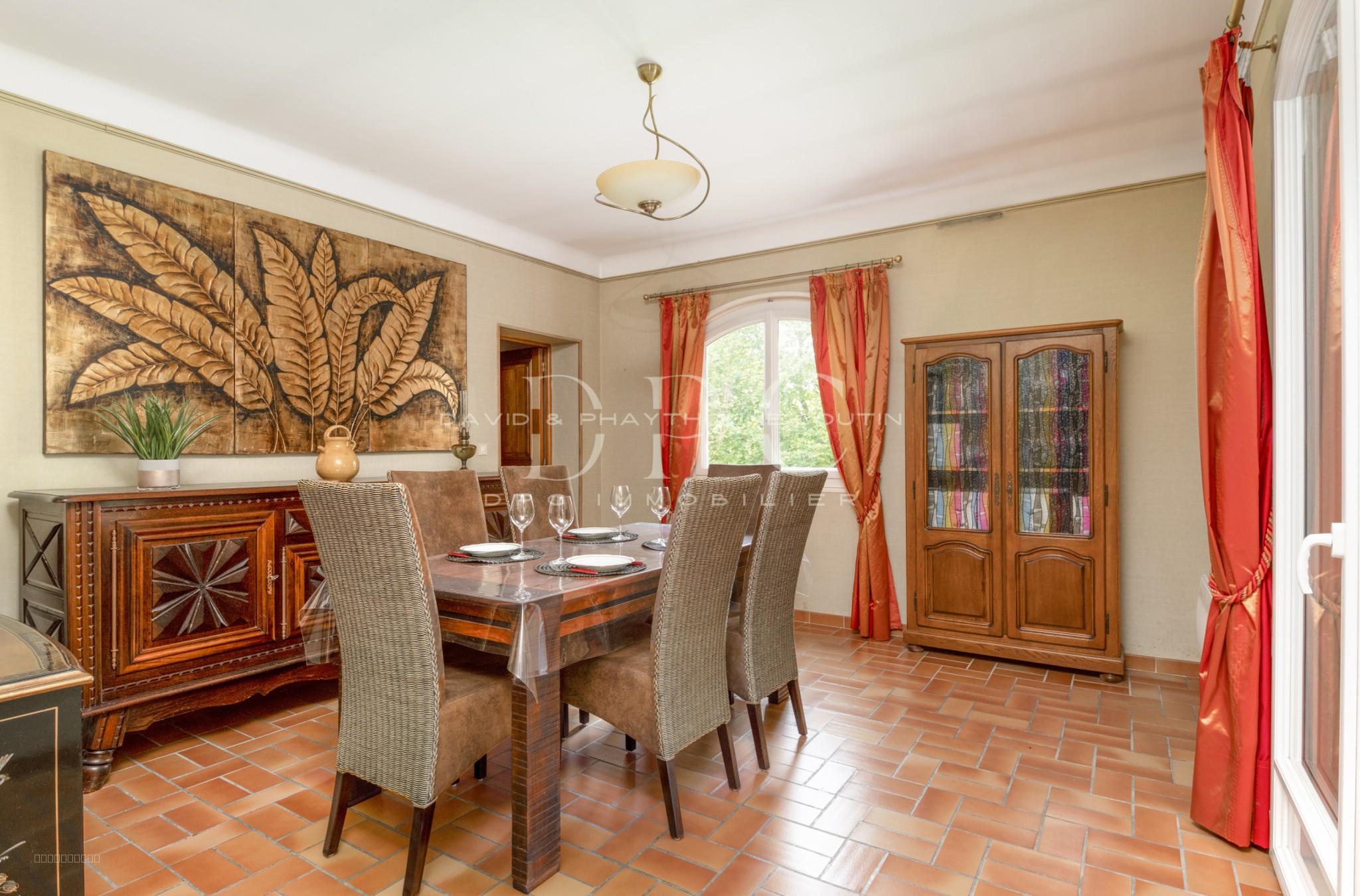 VILLA T9 - PISCINE - DEPENDANCES / POOL-HOUSE - DOUBLE GARAGE - GRAND JARDIN - DPE CLASSE C — photo 4