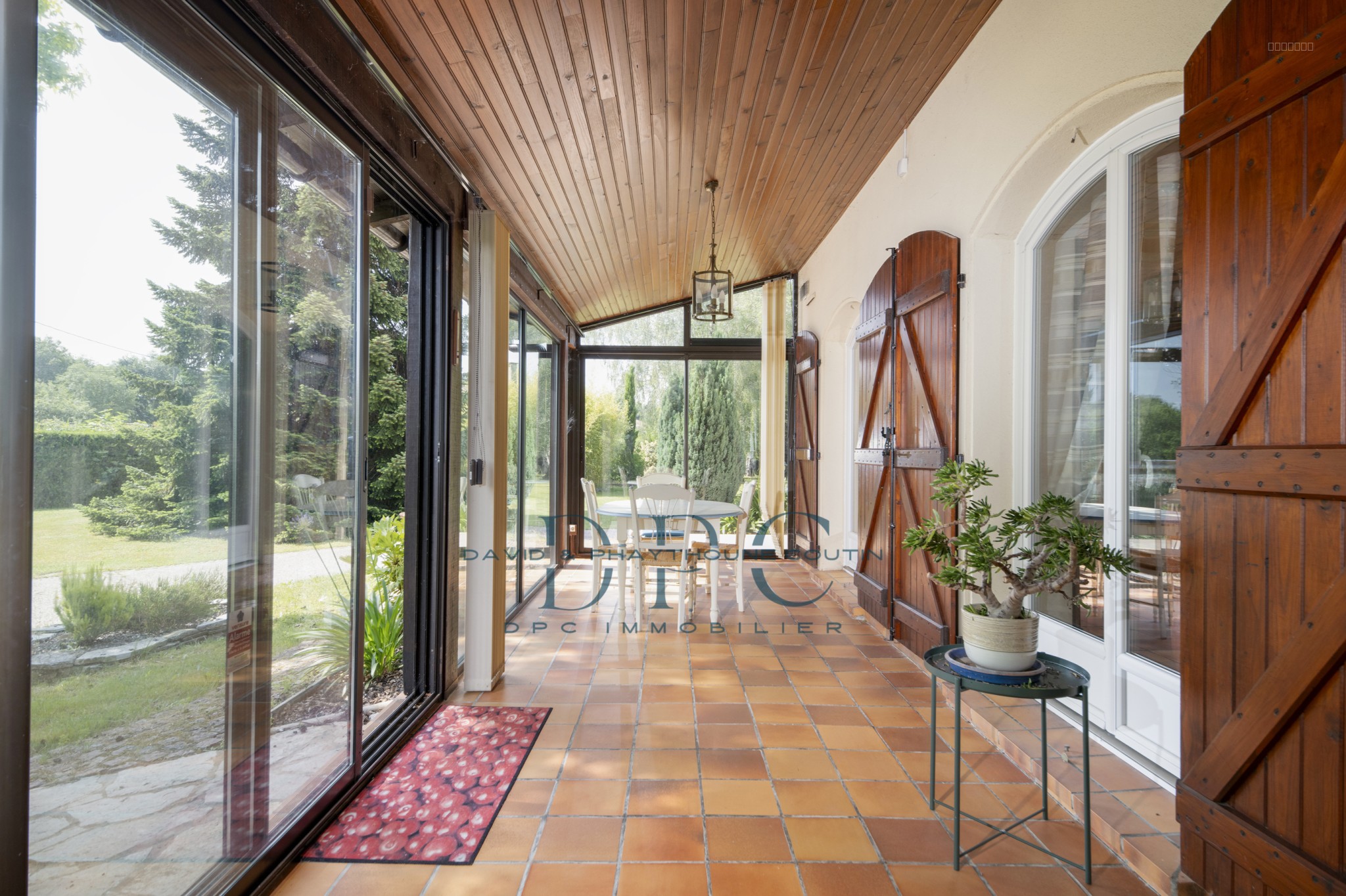 VILLA T9 - PISCINE - DEPENDANCES / POOL-HOUSE - DOUBLE GARAGE - GRAND JARDIN - DPE CLASSE C — photo 5