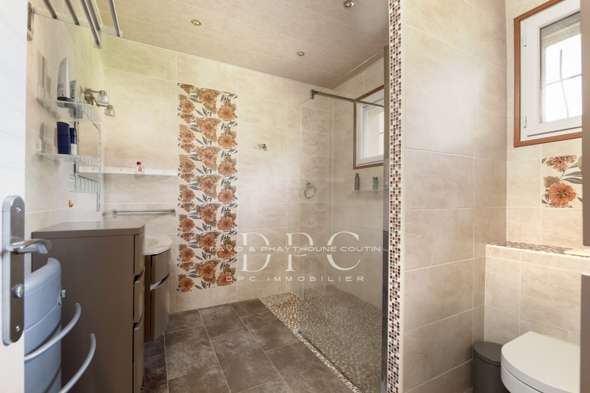 VILLA T9 - PISCINE - DEPENDANCES / POOL-HOUSE - DOUBLE GARAGE - GRAND JARDIN - DPE CLASSE C — photo 11