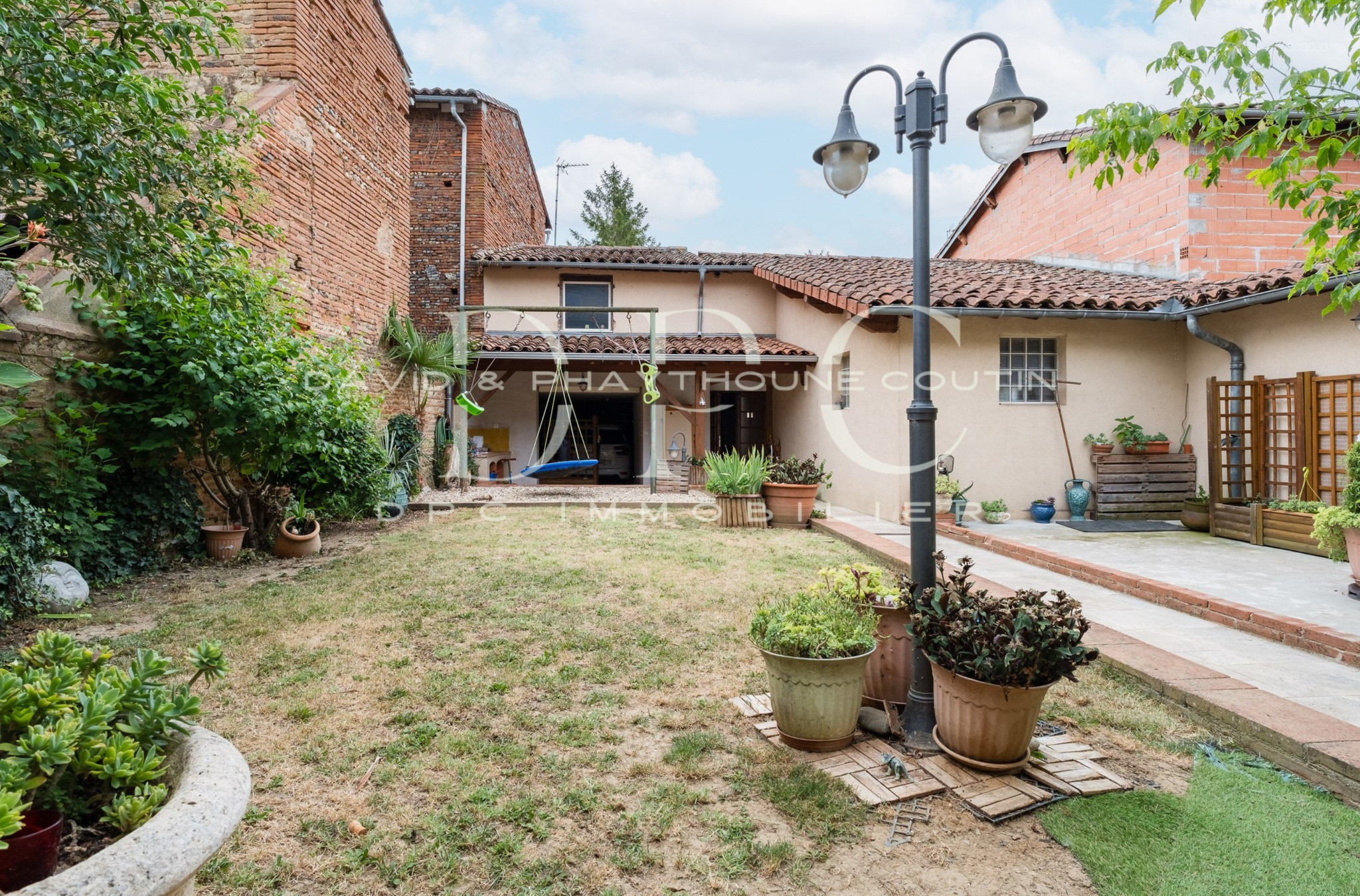 Bien immobilier à vendre à Montesquieu volvestre, 500 m², 16 pièces – photo 1 sur 10