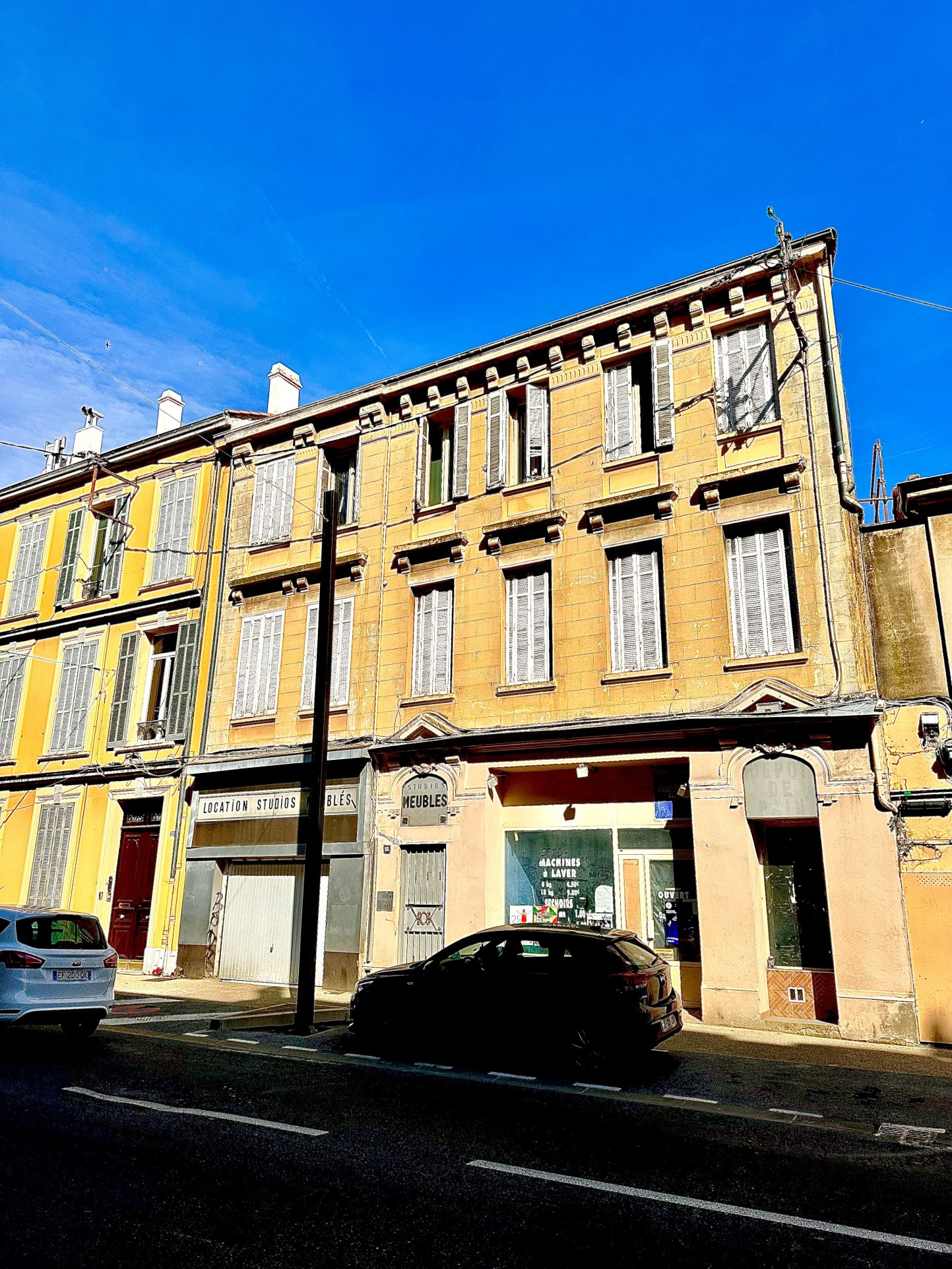 Immeuble à vendre à Grasse, 580 m² – photo 1 sur 2