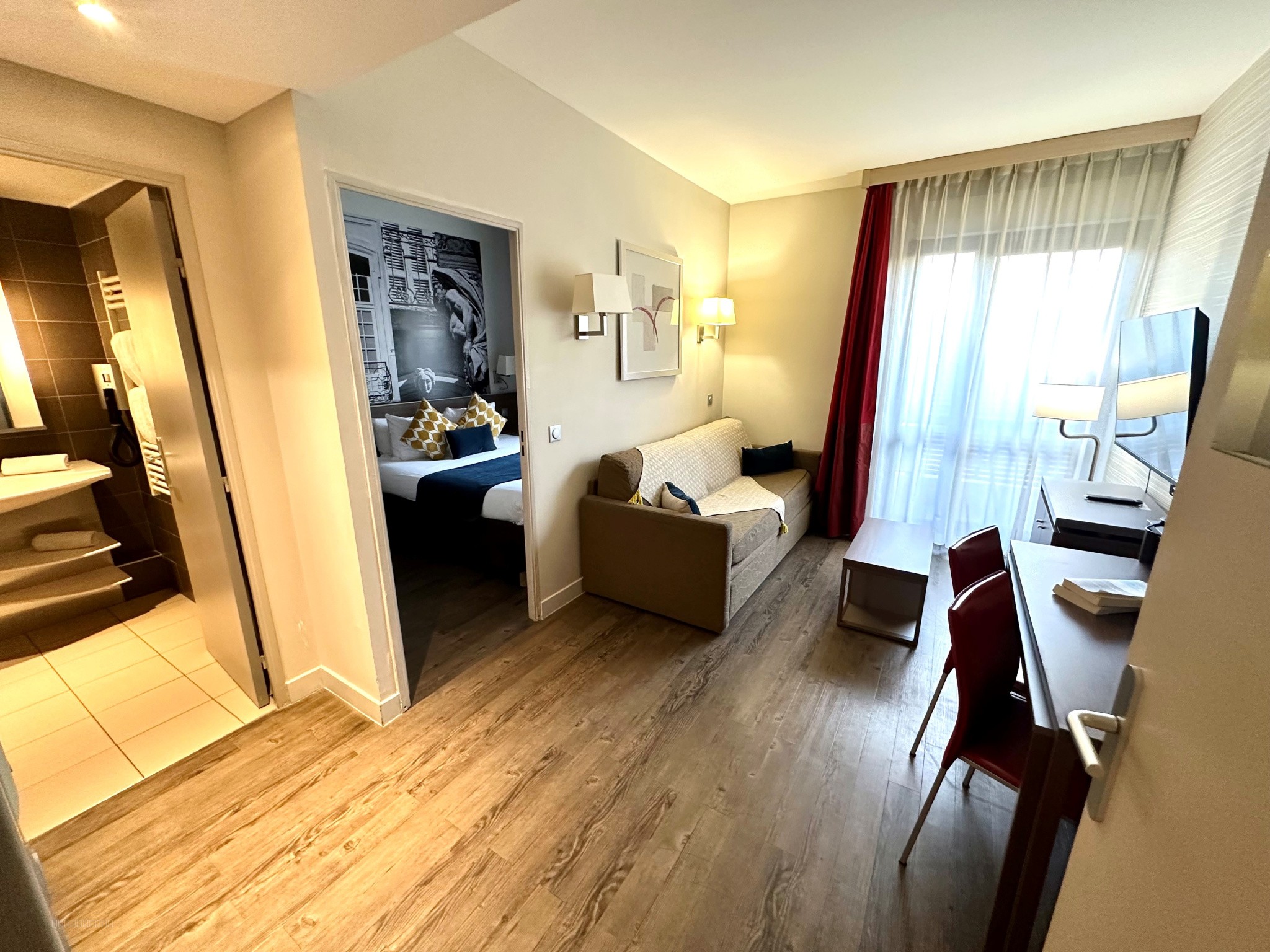 STATUT LMNP - RESIDENCE DE SERVICES - T2 - 32M2 - TERRASSE - PARKING - 300 M ROTONDE — photo 4