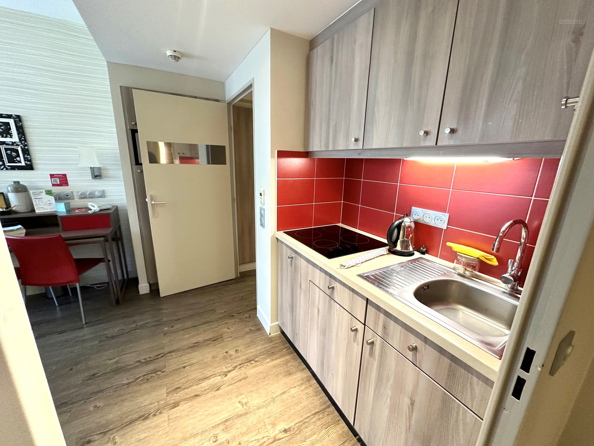STATUT LMNP - RESIDENCE DE SERVICES - T2 - 32M2 - TERRASSE - PARKING - 300 M ROTONDE — photo 5