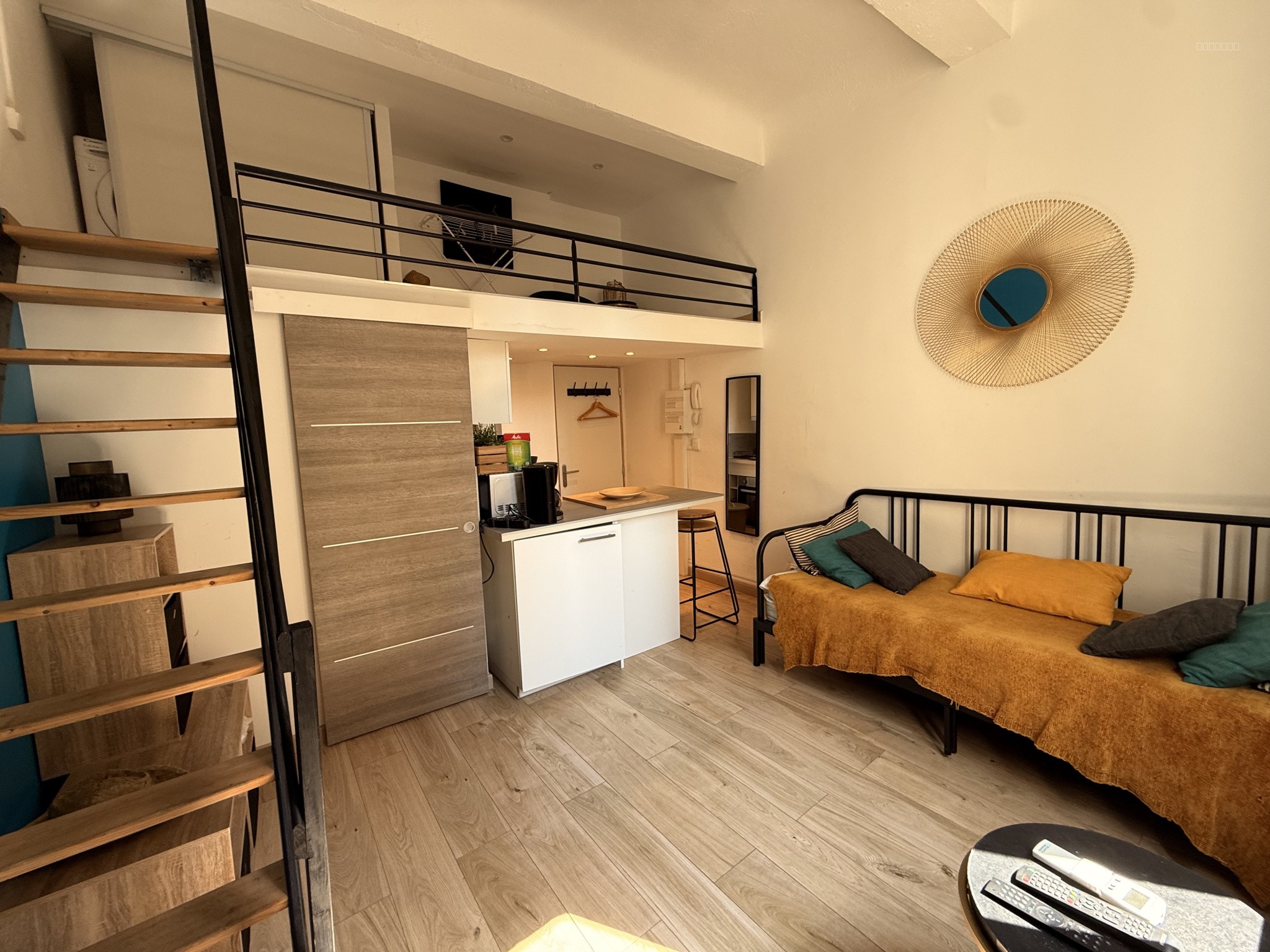 Aix en Provence, Cathédrale, Studio 17m2 meublé et rénové — photo 3
