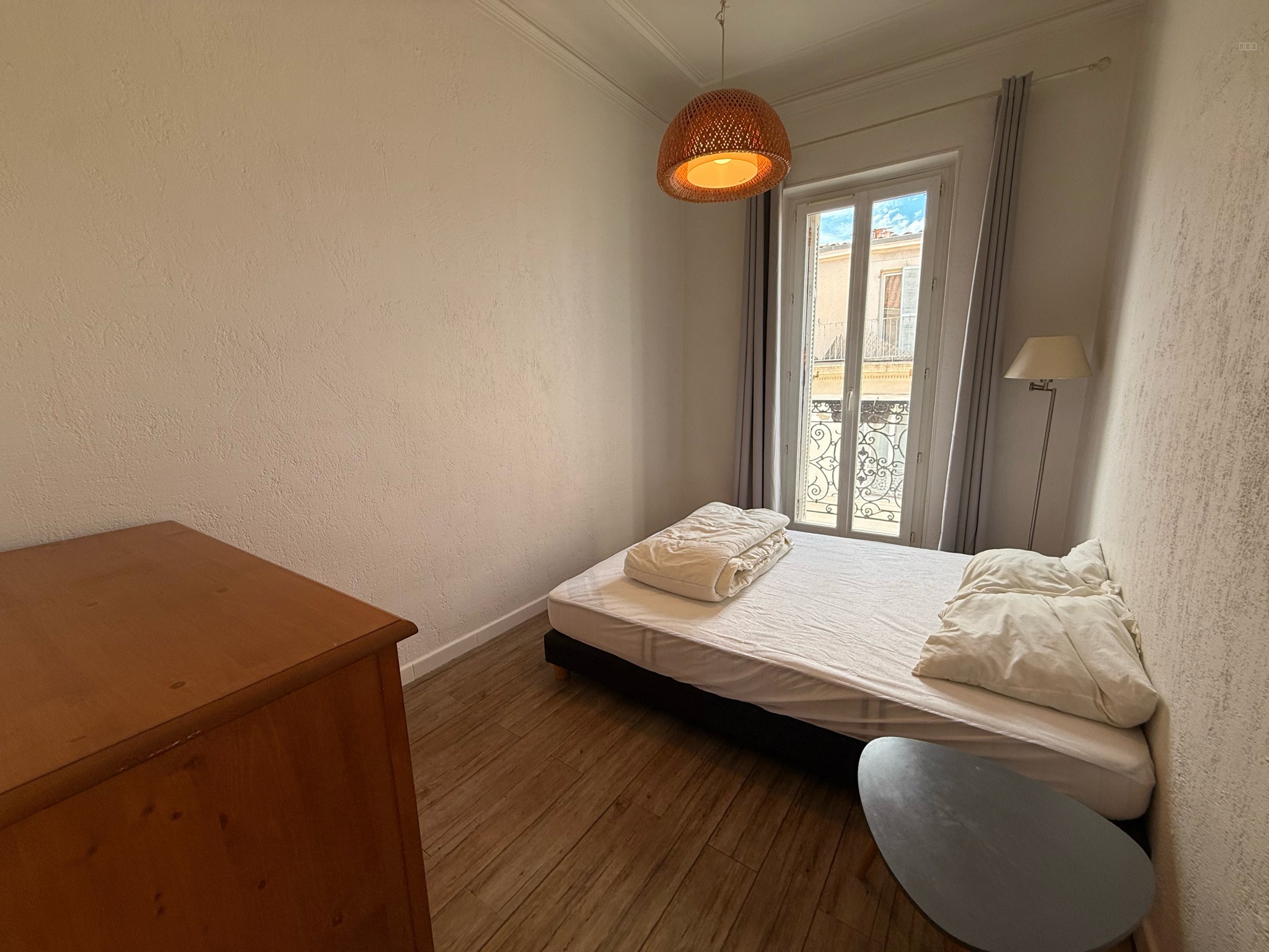 TYPE 2 DE 45 M2 MEUBLE - MARSEILLE 7eme - RUE CHATEAUBRIAND — photo 3