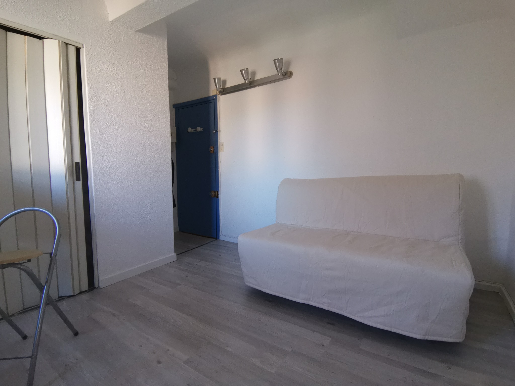 STUDIO MEUBLÉ DE 14 M2 - RUE JACQUE DE LA ROQUE - HYPER CENTRE — photo 3