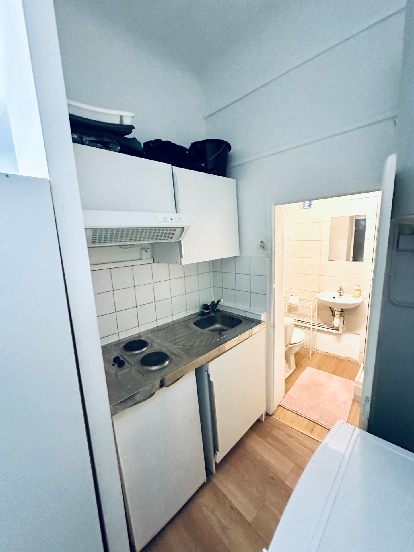 PARFAIT STUDIO DE 21 M2 - PLACE DE LA MAIRIE - HYPER-CENTRE - (BAIL NON MEUBLE) — photo 6