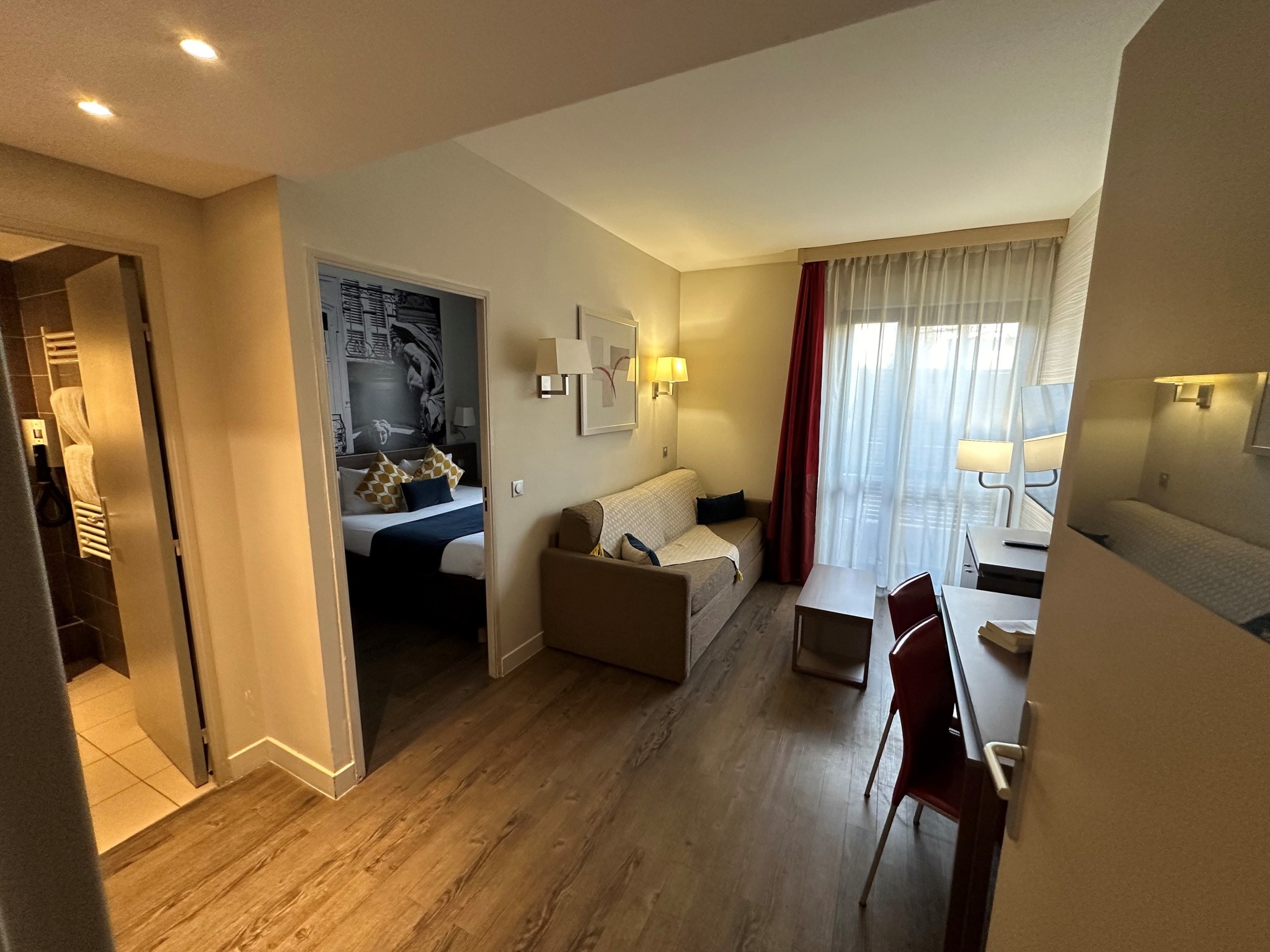 STATUT LMNP - RESIDENCE DE SERVICES - T2 - 32M2 - TERRASSE - PARKING - 300 M ROTONDE — photo 3