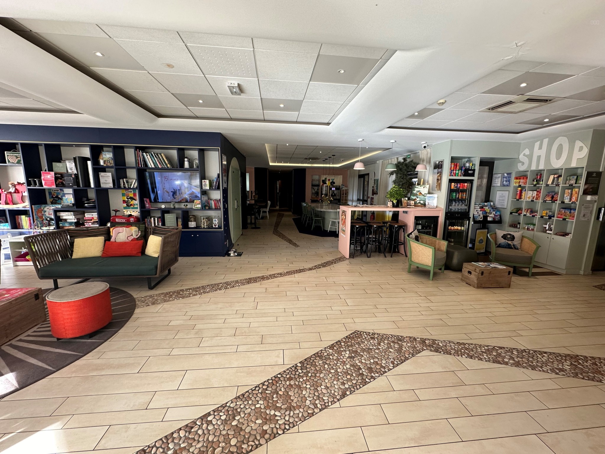 STATUT LMNP - RESIDENCE DE SERVICES - T2 - 32M2 - TERRASSE - PARKING - 300 M ROTONDE — photo 11