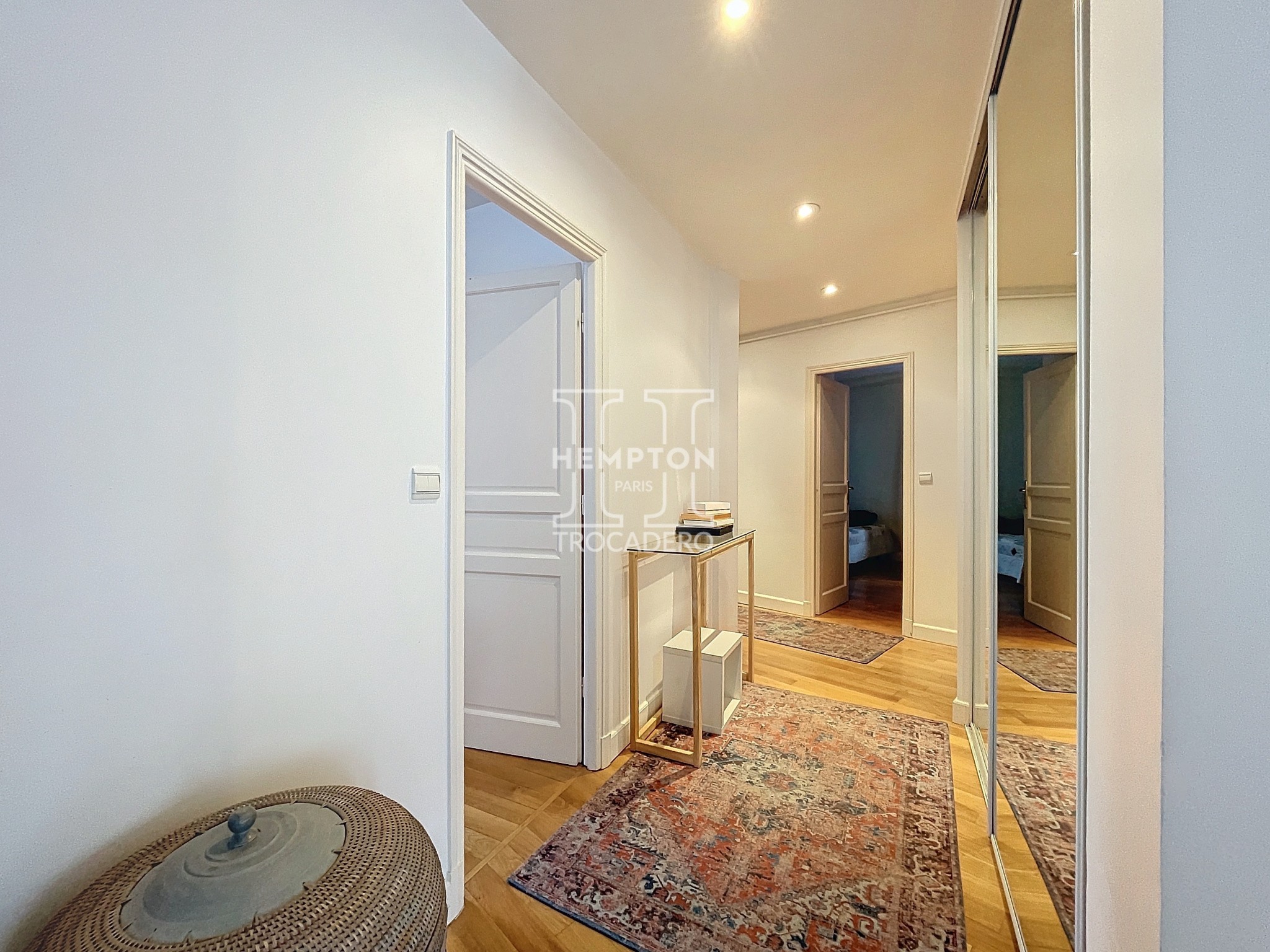 PARIS XVI • SUPERBE APPARTEMENT FAMILIAL LUMINEUX ET SPACIEUX — photo 6