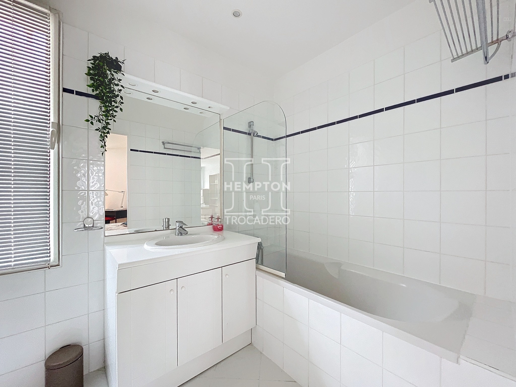 PARIS XVI • SUPERBE APPARTEMENT FAMILIAL LUMINEUX ET SPACIEUX — photo 7