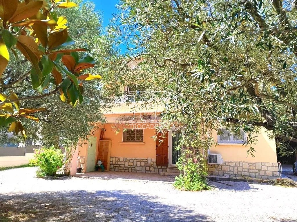 Bien immobilier à vendre à Sanary sur mer, 957 m², 6 pièces – photo 2 sur 15