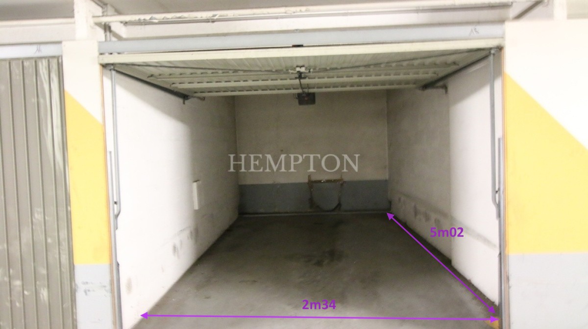 Garage à louer à Paris, 1 174 m² – photo 1 sur 5