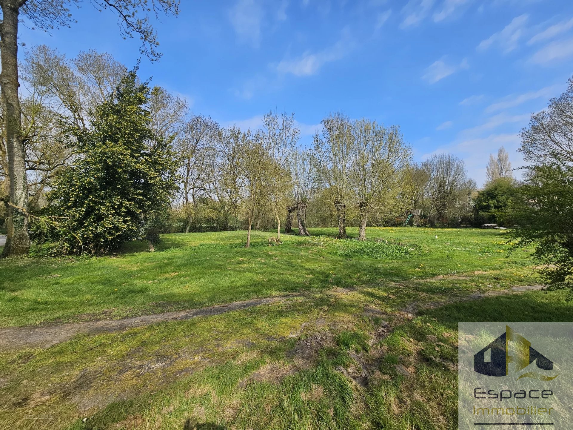 Terrain à vendre à St christophe, 1 110 m² – photo 2 sur 4