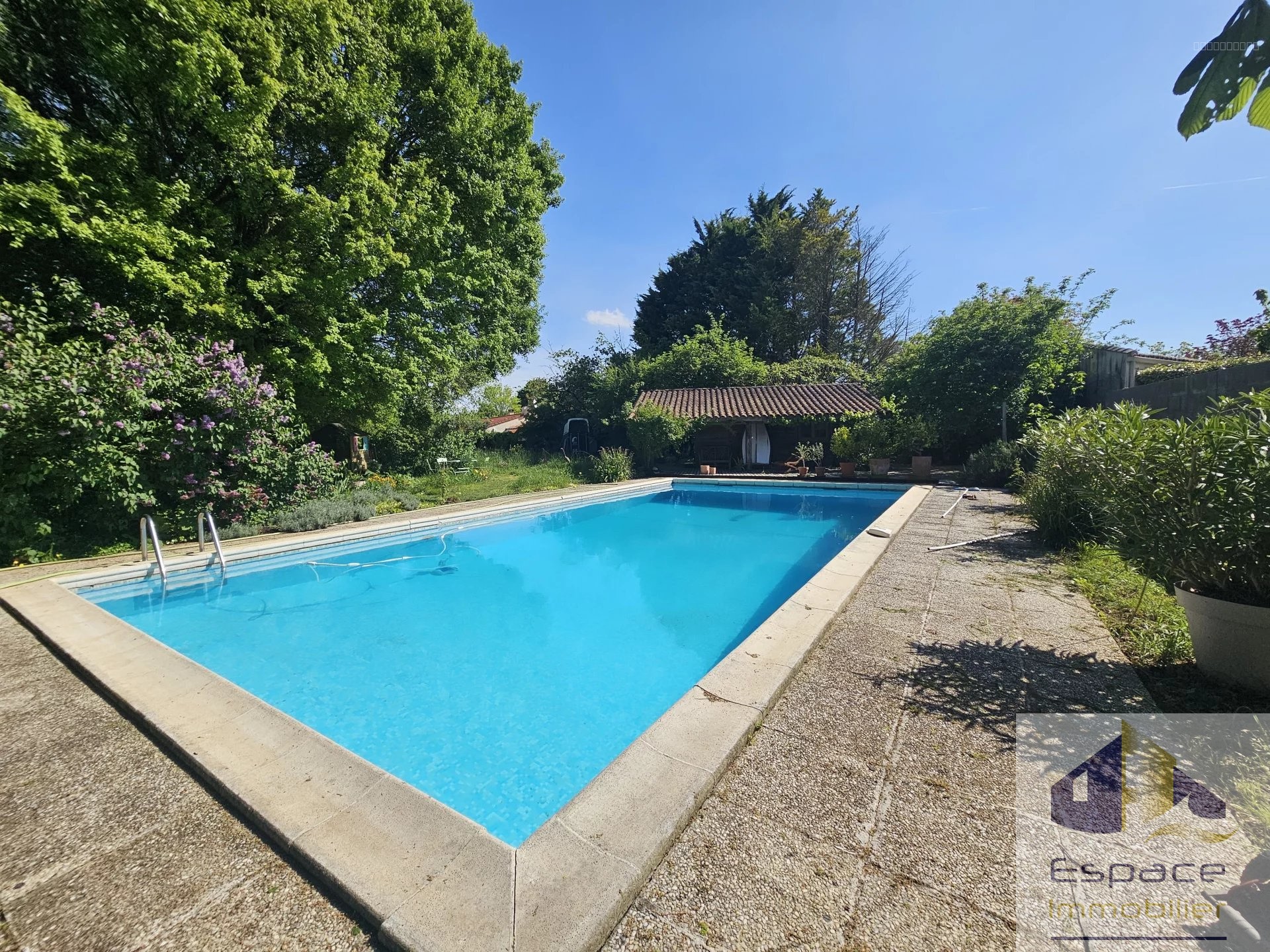 Maison à vendre à La jarrie, 210 m², 7 pièces – photo 1 sur 20