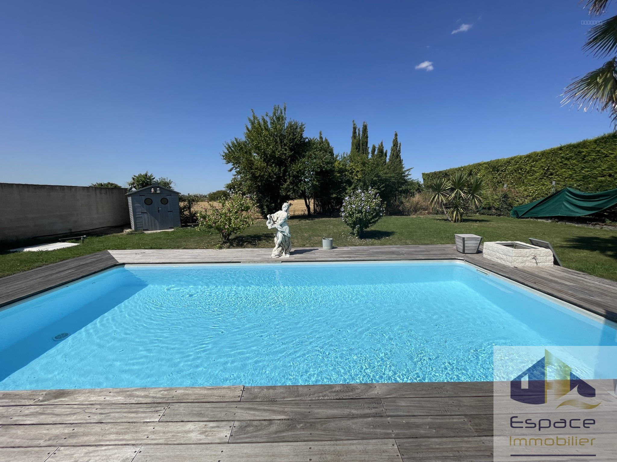 Maison à vendre à Aigrefeuille d aunis, 350 m², 6 pièces – photo 1 sur 9