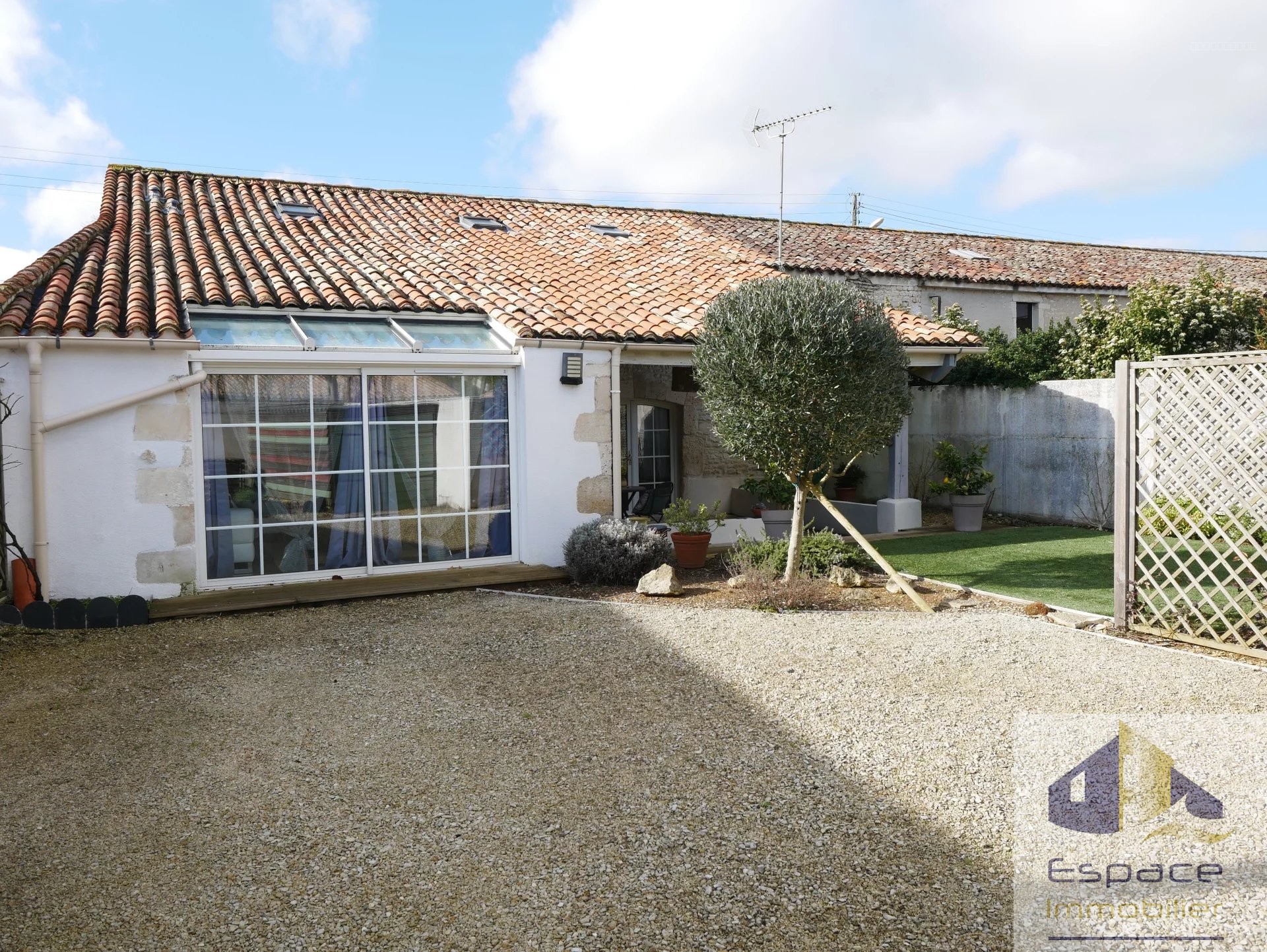 Maison à vendre à Aigrefeuille d aunis, 391 m², 5 pièces – photo 1 sur 20