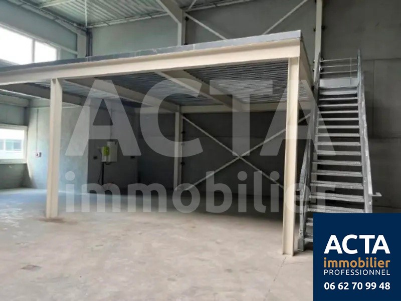 Entrepôt à louer à Escaudain, 230 m² – photo 1 sur 4