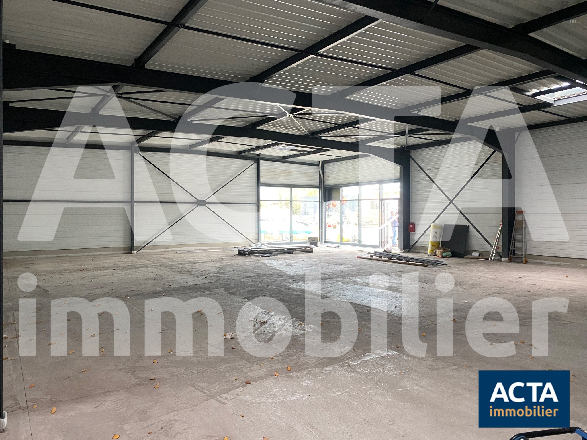 Local commercial à louer à Douai, 500 m² – photo 1 sur 3