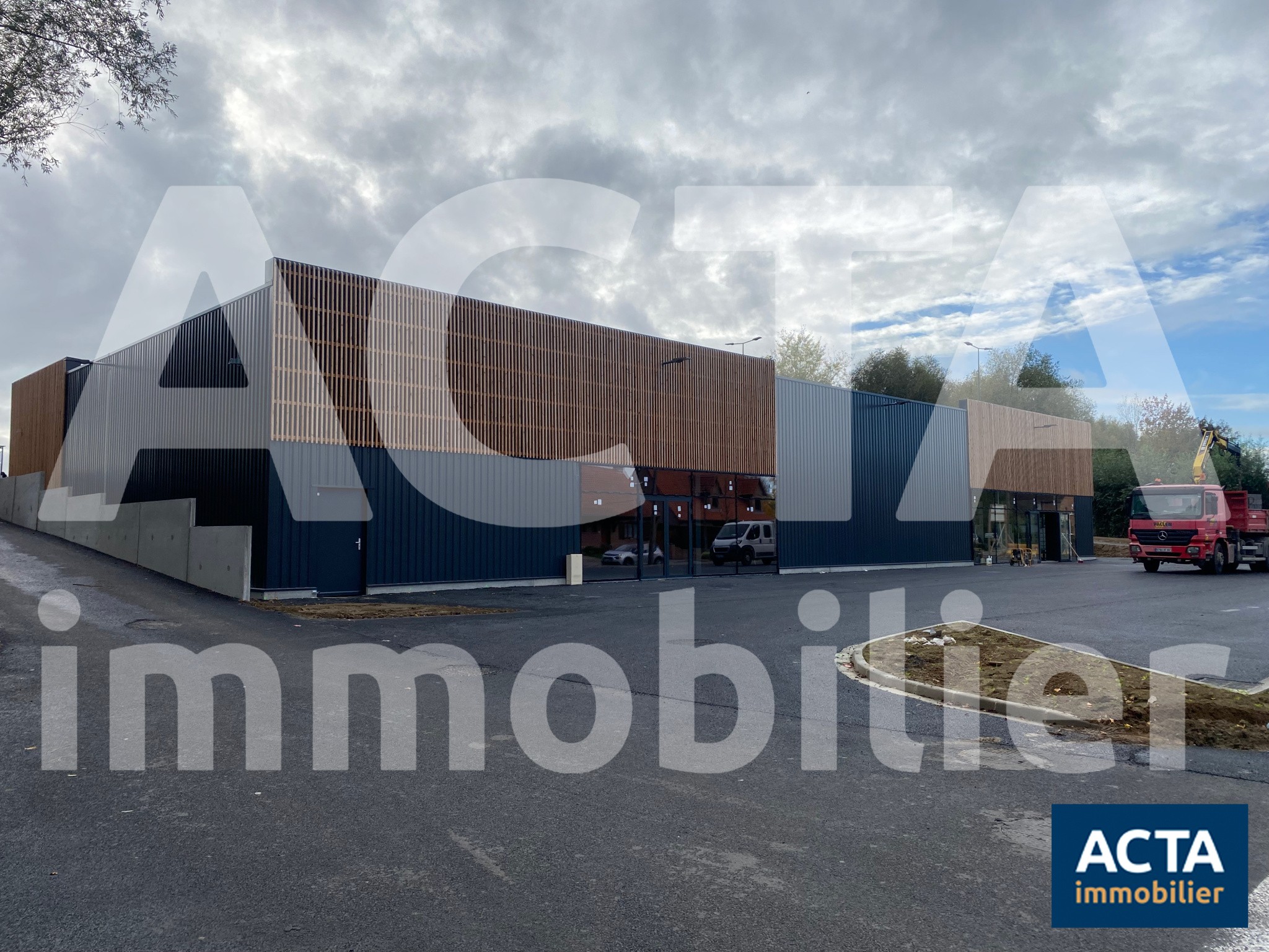 Local commercial à louer à Douai, 500 m² – photo 2 sur 3