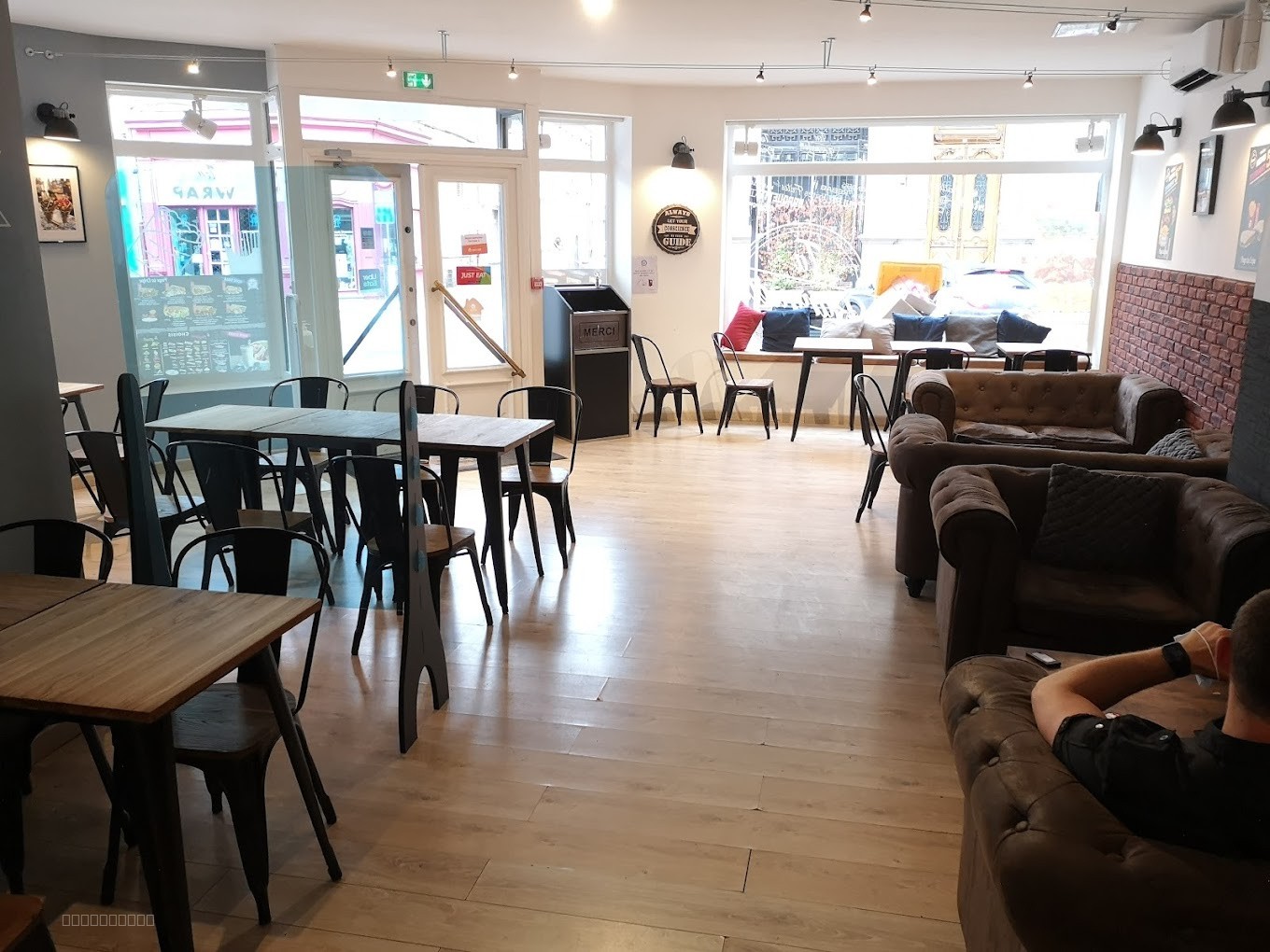 Fonds de commerce à vendre à Douai, 125 m² – photo 2 sur 3