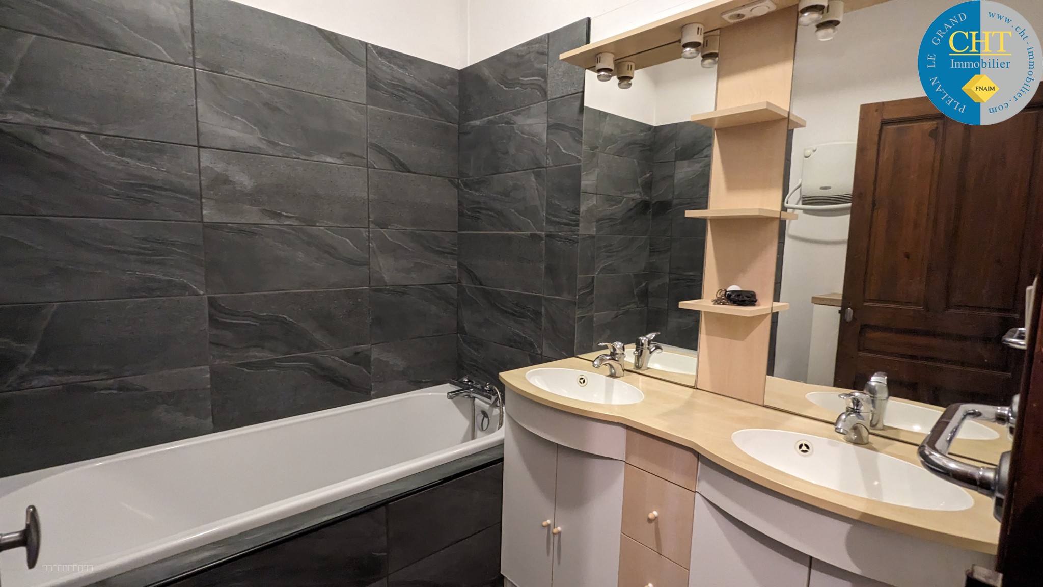 GUER - à louer - UN APPARTEMENT MEUBLÉ DE TYPE 5 — photo 8